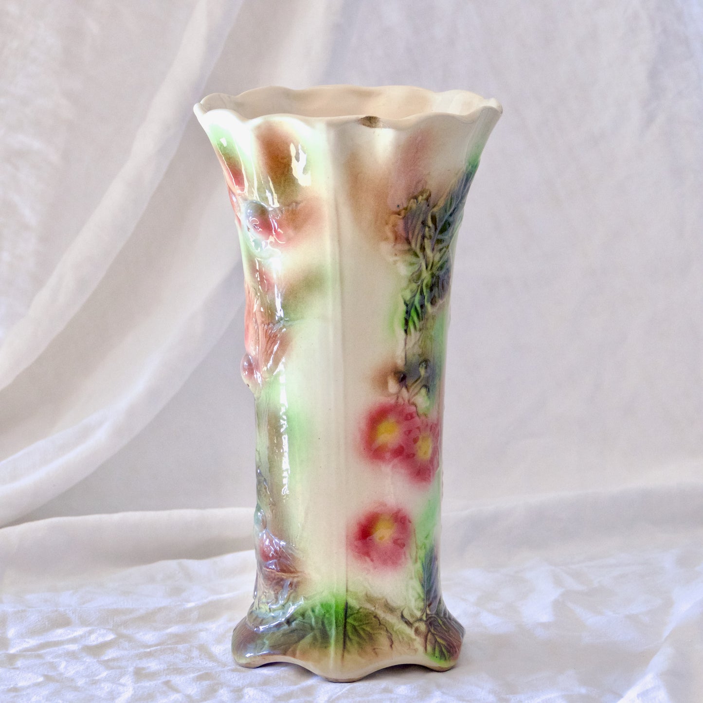 Vase rouleau Saint Clément en barbotine oiseaux