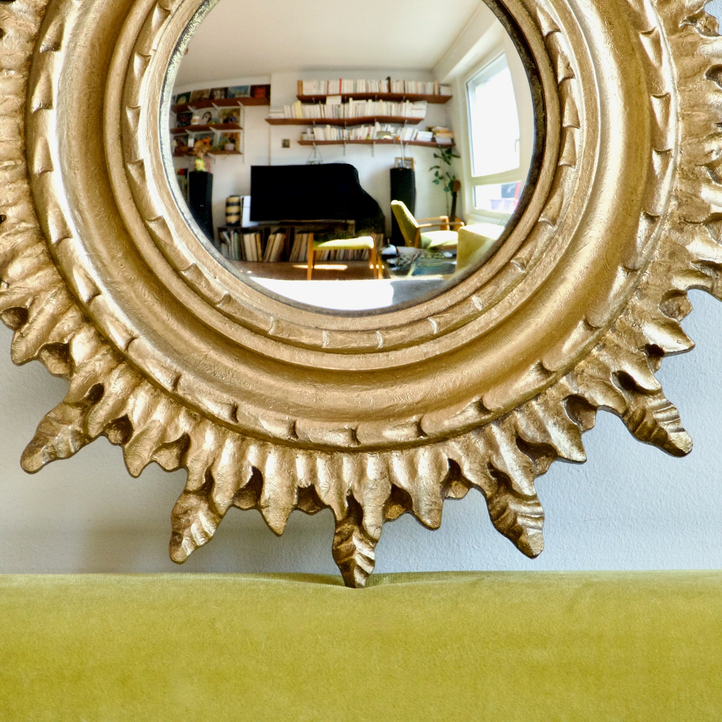 Miroir oeil de sorcière forme soleil - doré