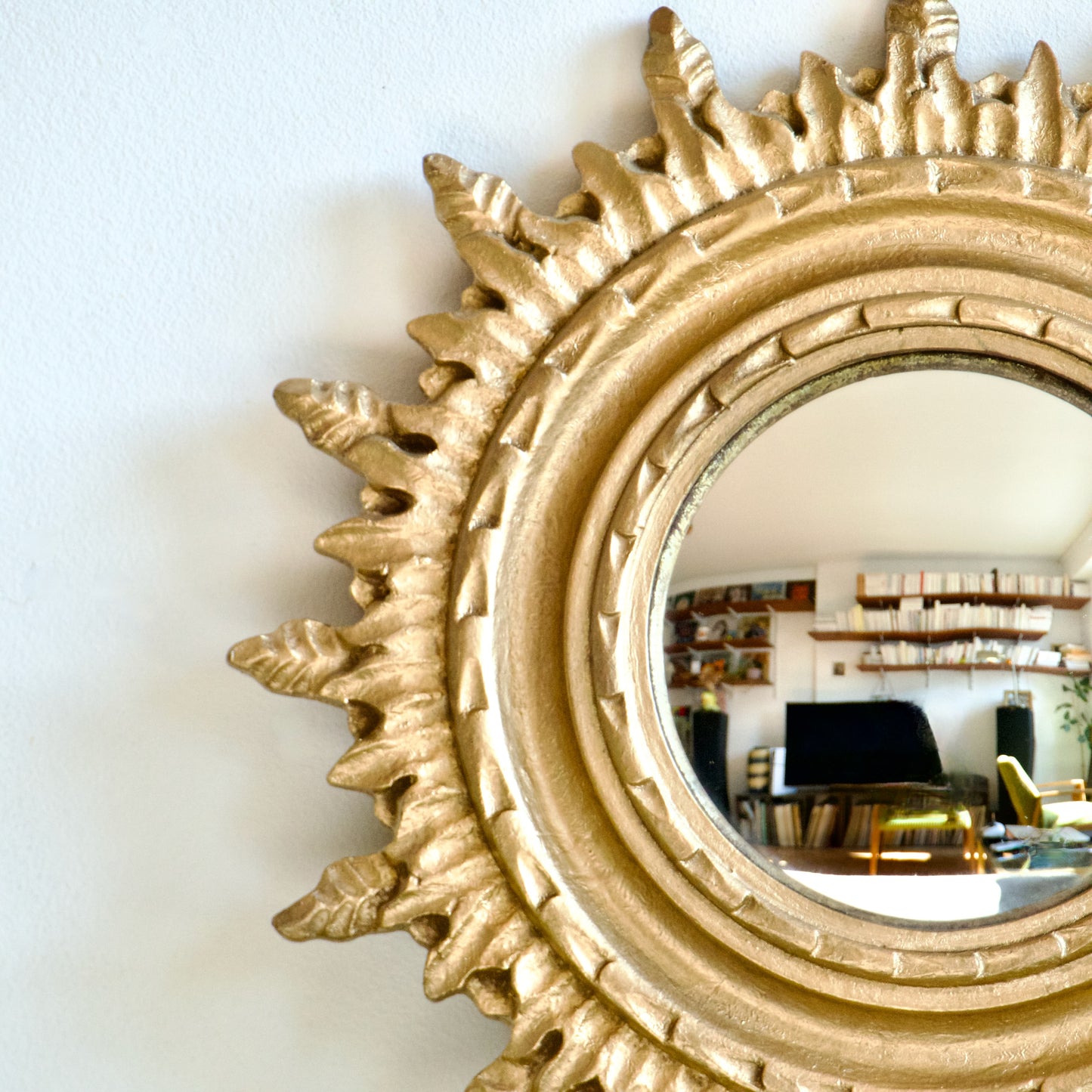 Miroir oeil de sorcière forme soleil - doré