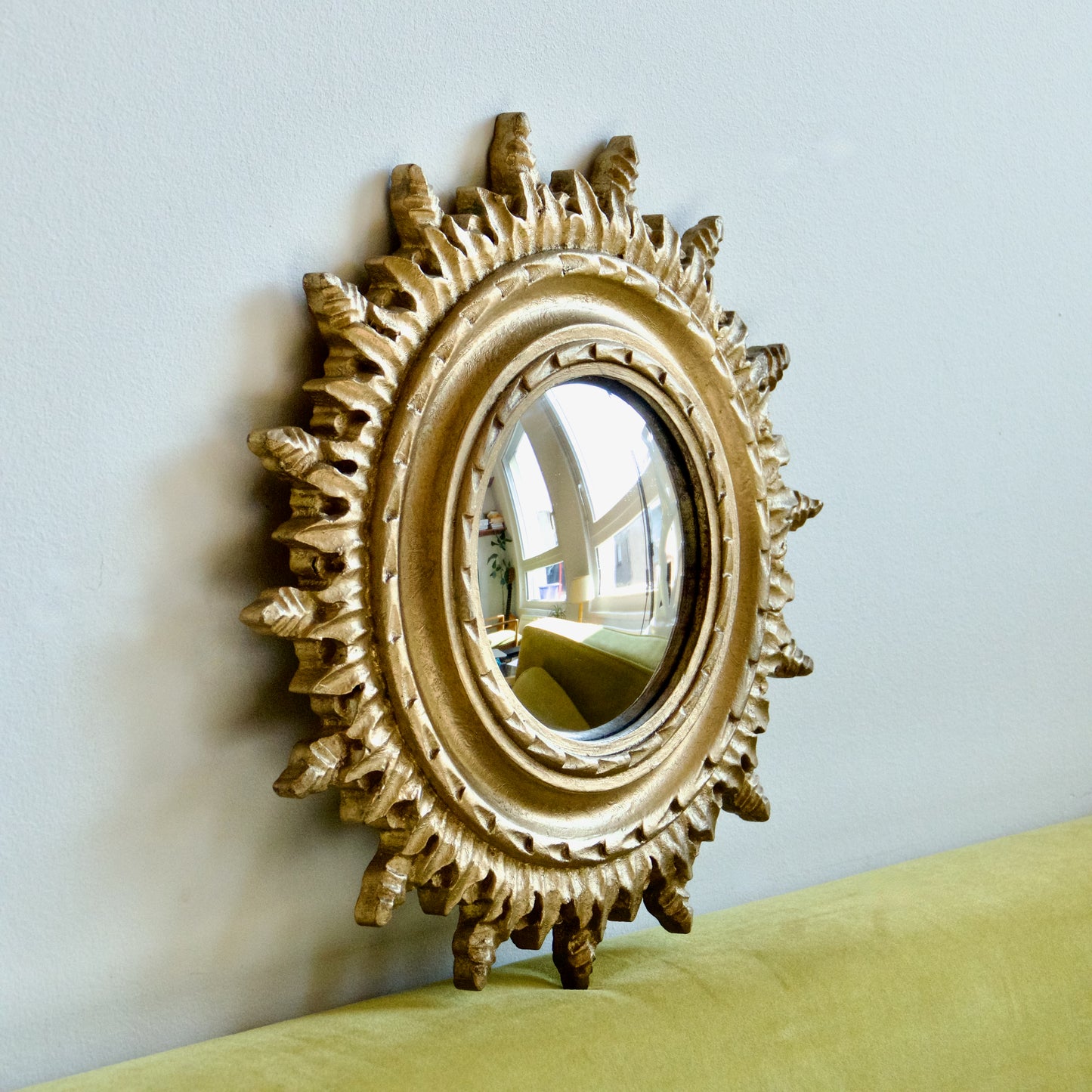 Miroir oeil de sorcière forme soleil - doré