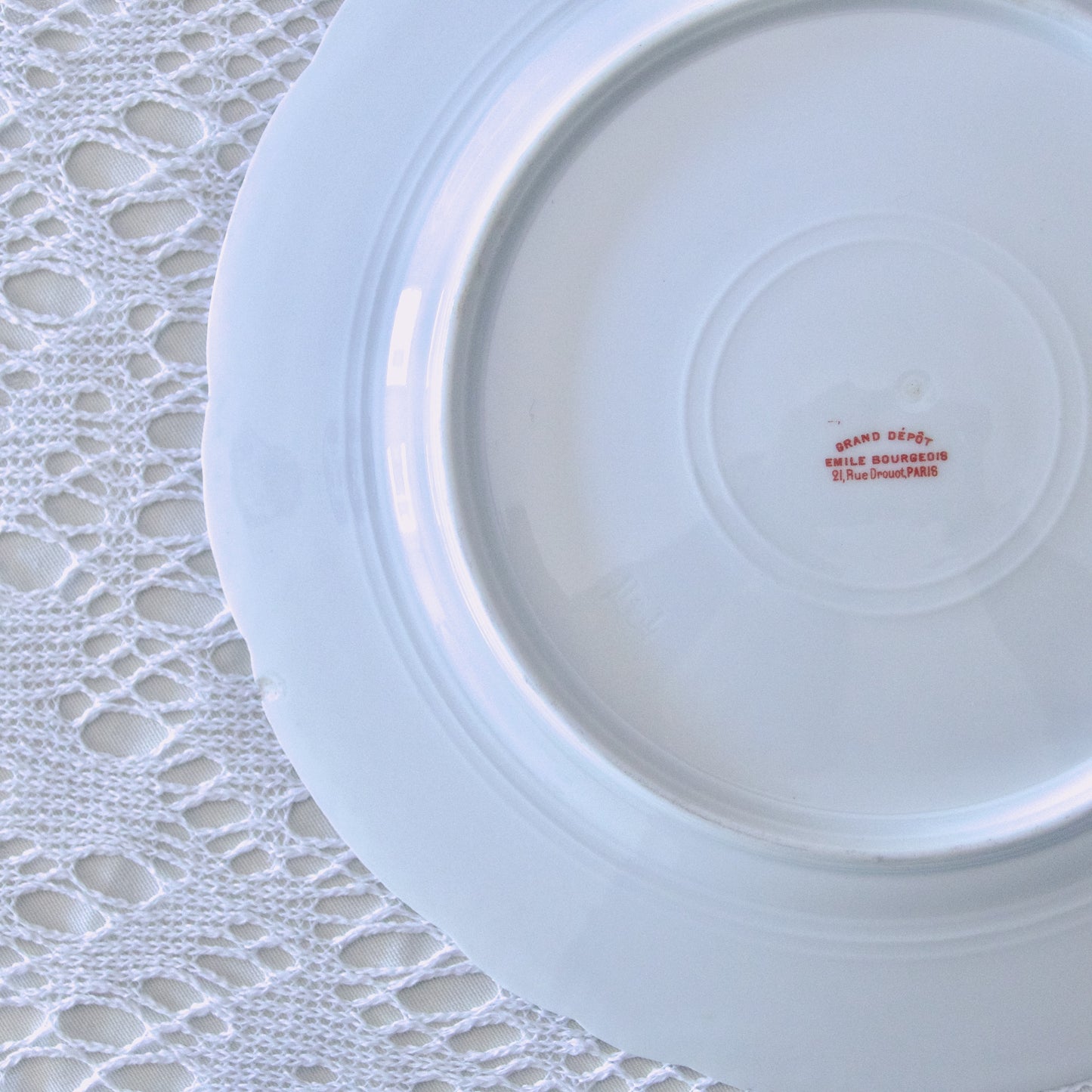 12 assiettes plates en porcelaine Emile Bourgeois Drouot Paris