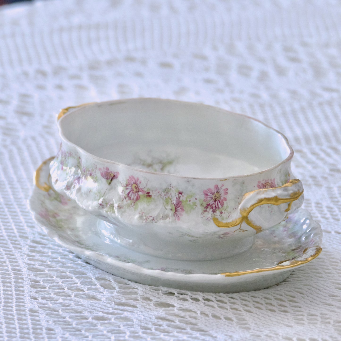 Saucière en porcelaine Emile Bourgeois Drouot Paris