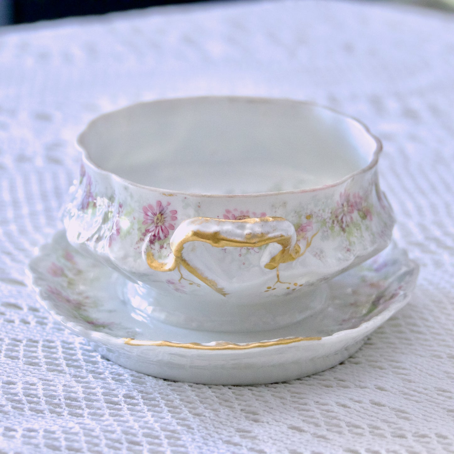 Saucière en porcelaine Emile Bourgeois Drouot Paris