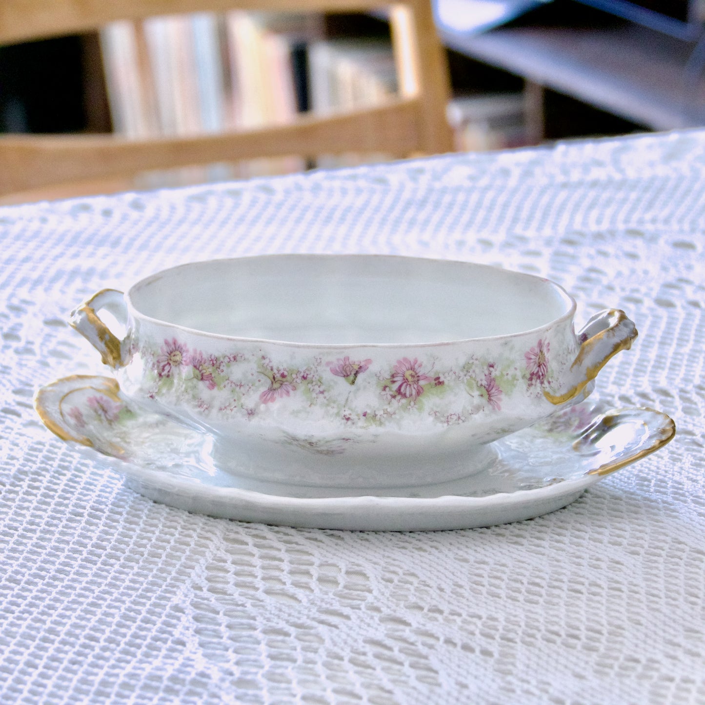 Saucière en porcelaine Emile Bourgeois Drouot Paris