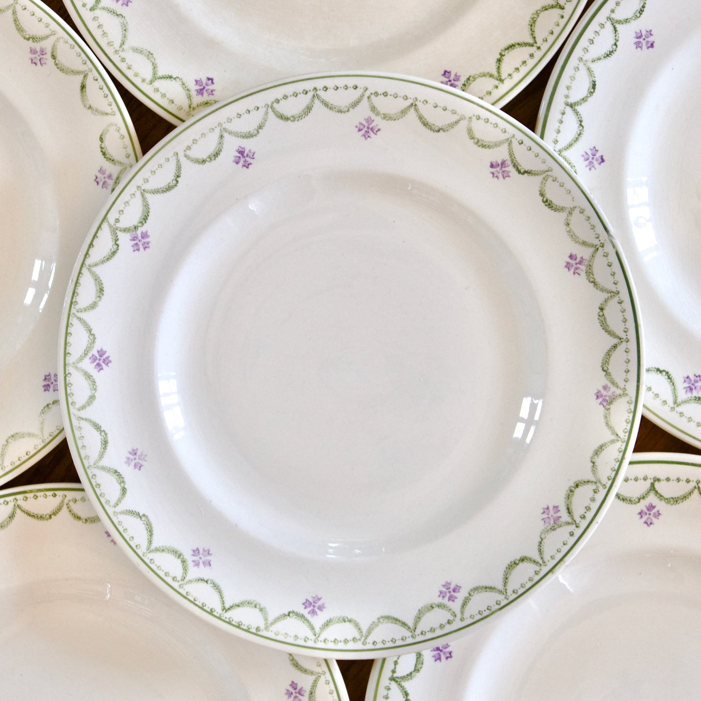 6 assiettes plates Longwy "Violetta" peintes à la main