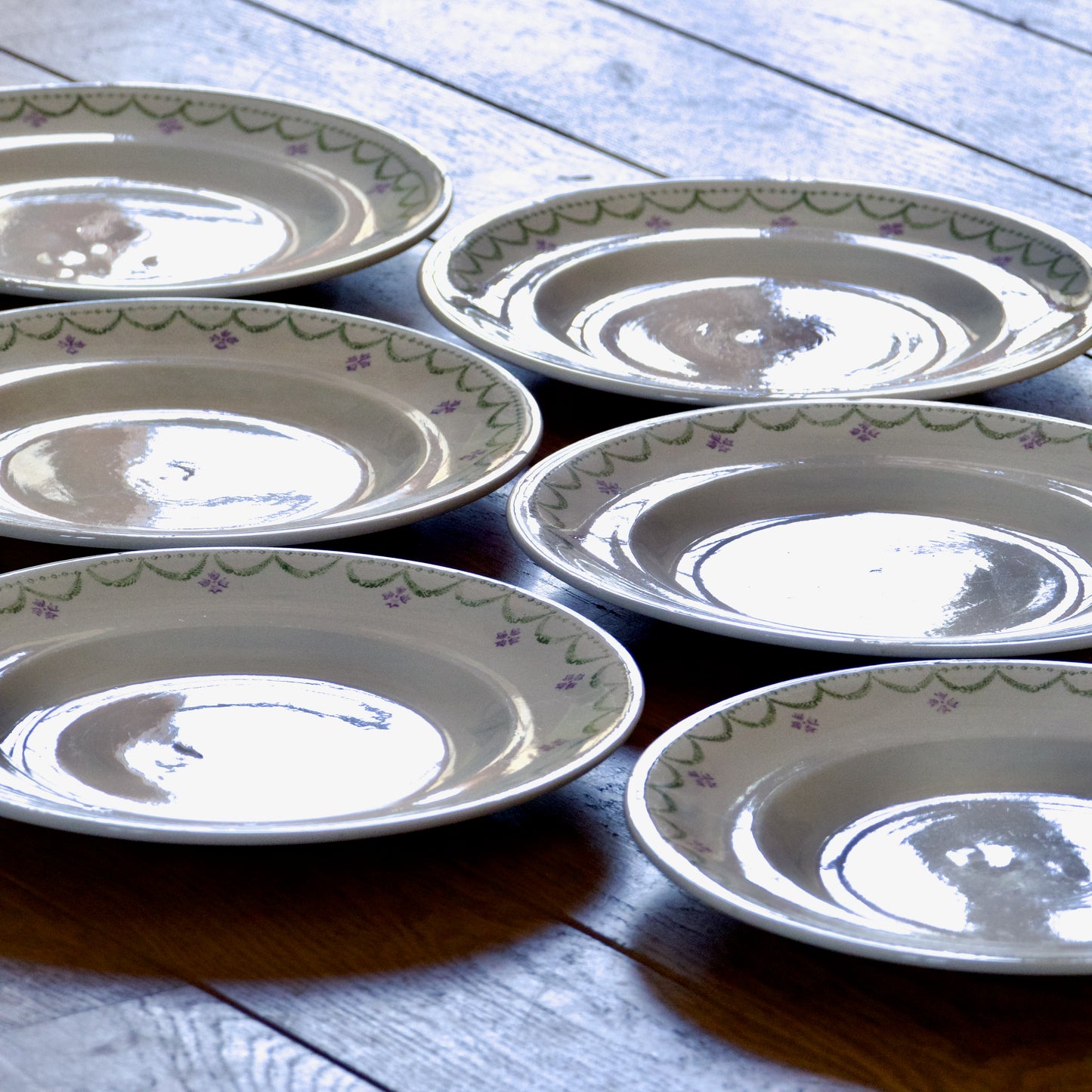 6 assiettes plates Longwy "Violetta" peintes à la main