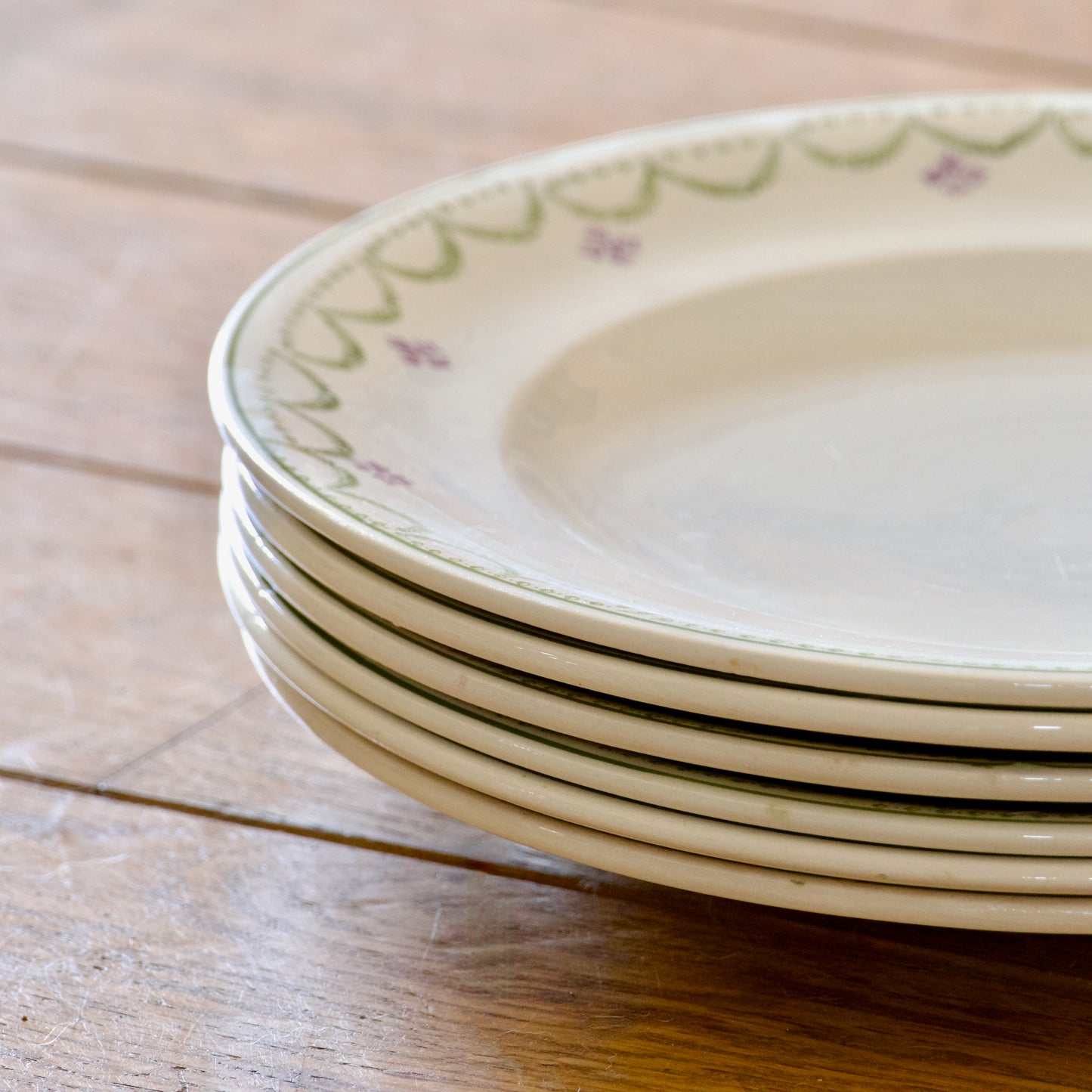 6 assiettes plates Longwy "Violetta" peintes à la main