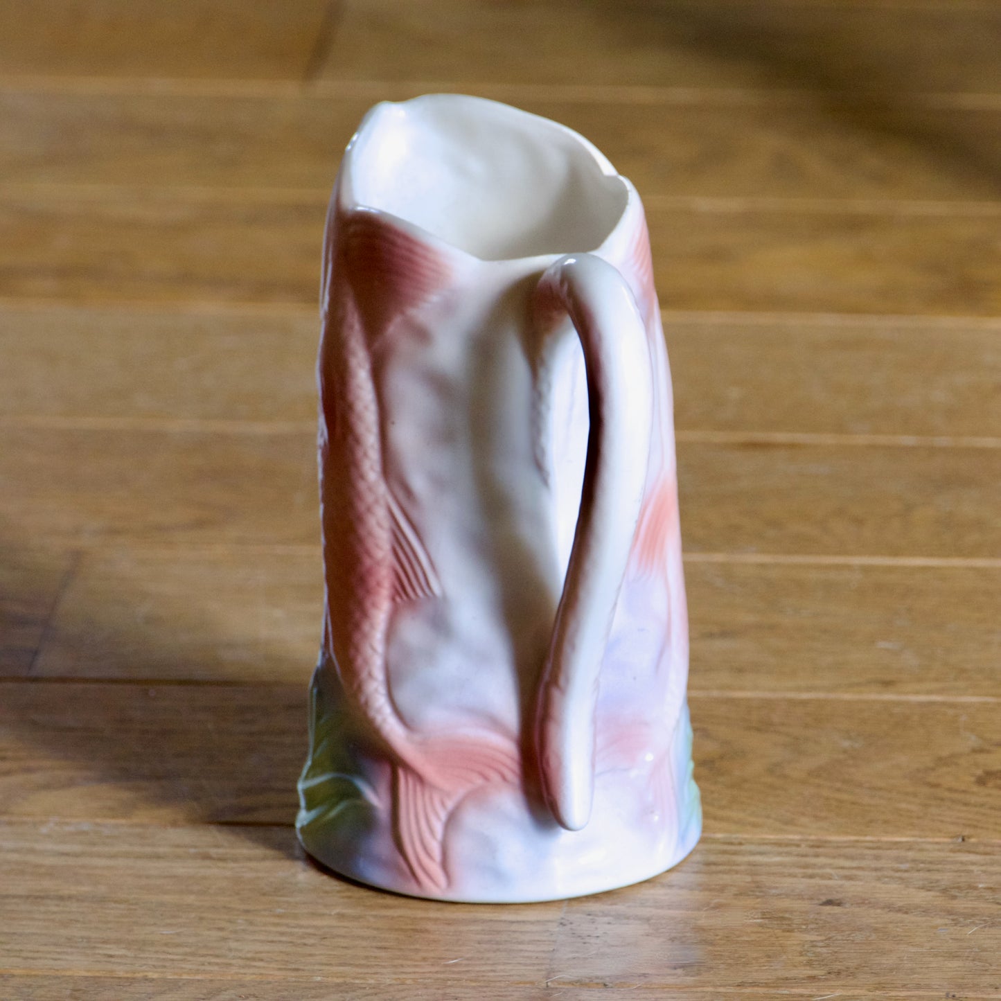 Carafe en barbotine poisson, fond marin