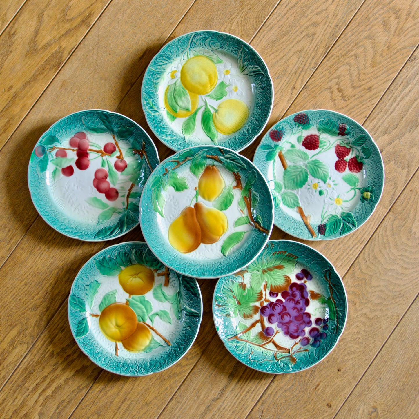 Assiettes de 1922 KG Lunéville & Badonviller en barbotine fruits