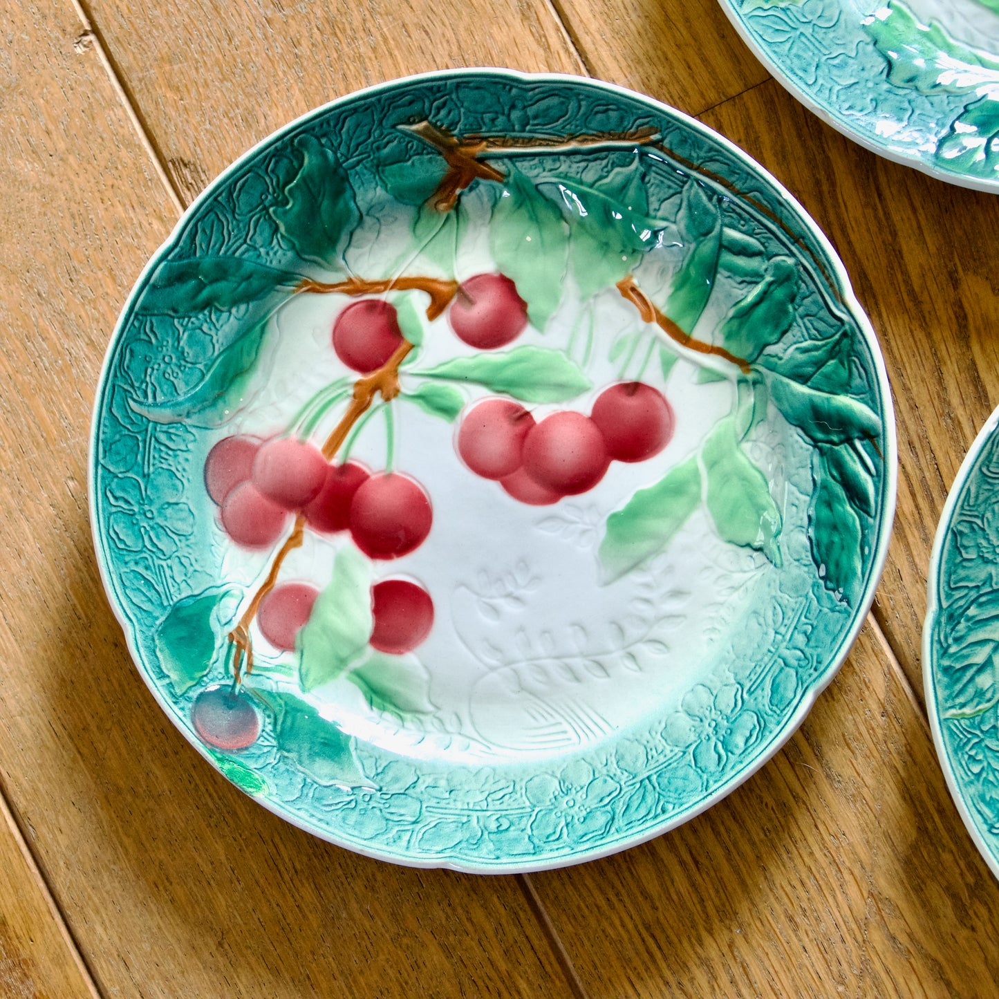 Assiettes de 1922 KG Lunéville & Badonviller en barbotine fruits