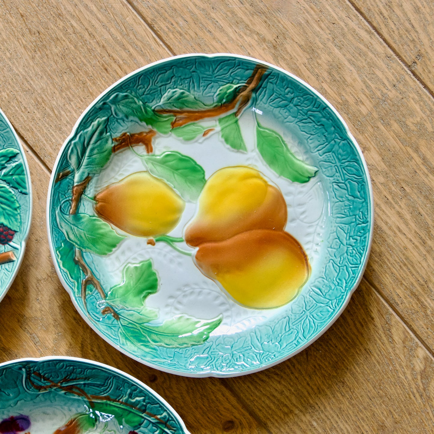 Assiettes de 1922 KG Lunéville & Badonviller en barbotine fruits