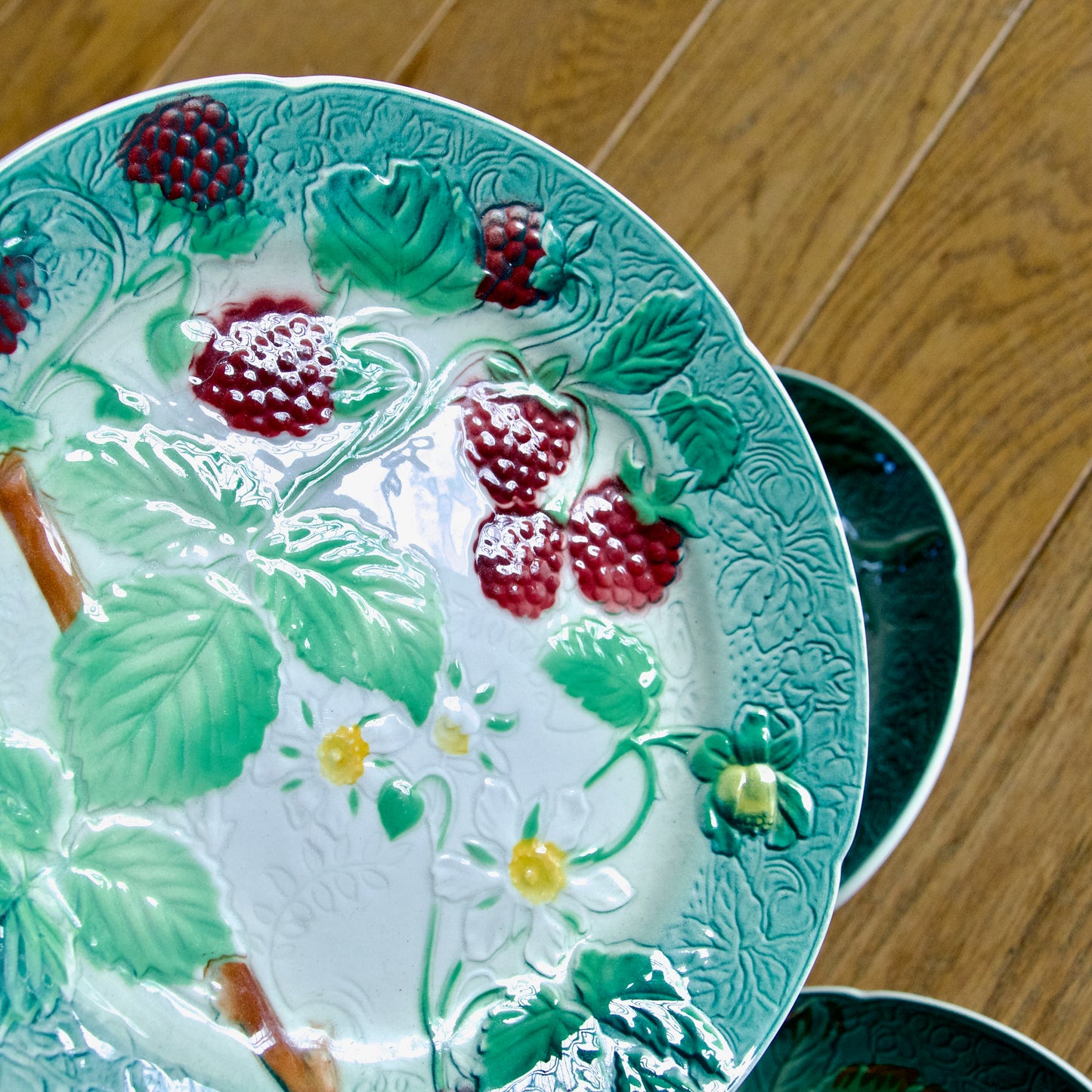 Assiettes de 1922 KG Lunéville & Badonviller en barbotine fruits