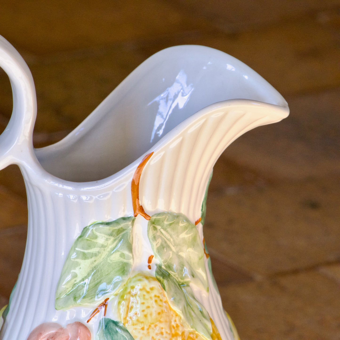 Très grand broc / vase vintage en barbotine citron What's