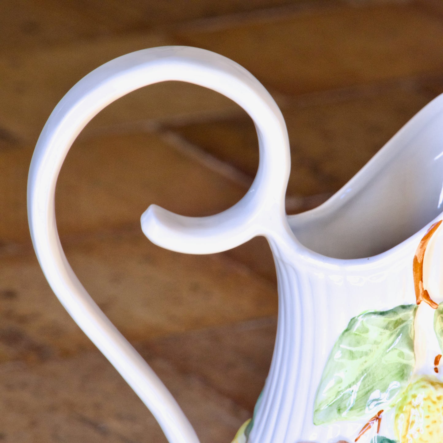 Très grand broc / vase vintage en barbotine citron What's