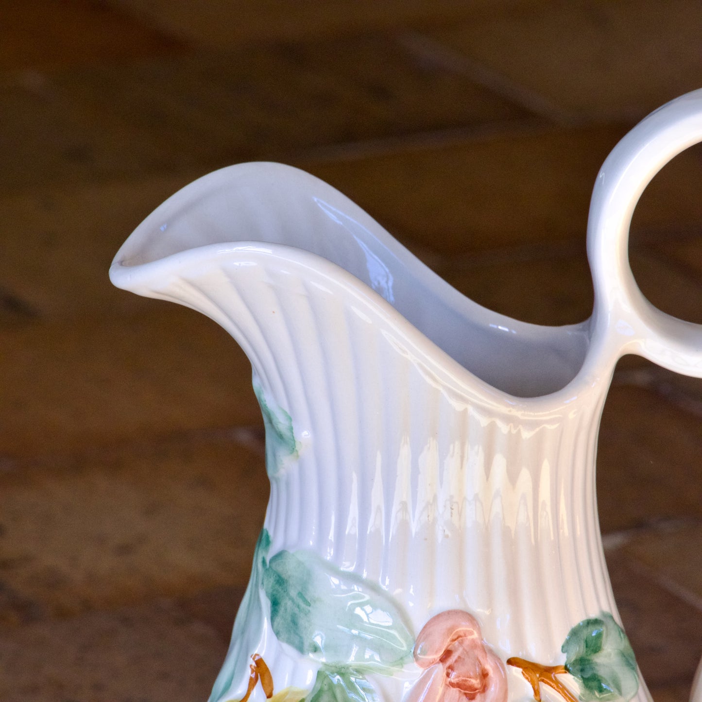 Très grand broc / vase vintage en barbotine citron What's