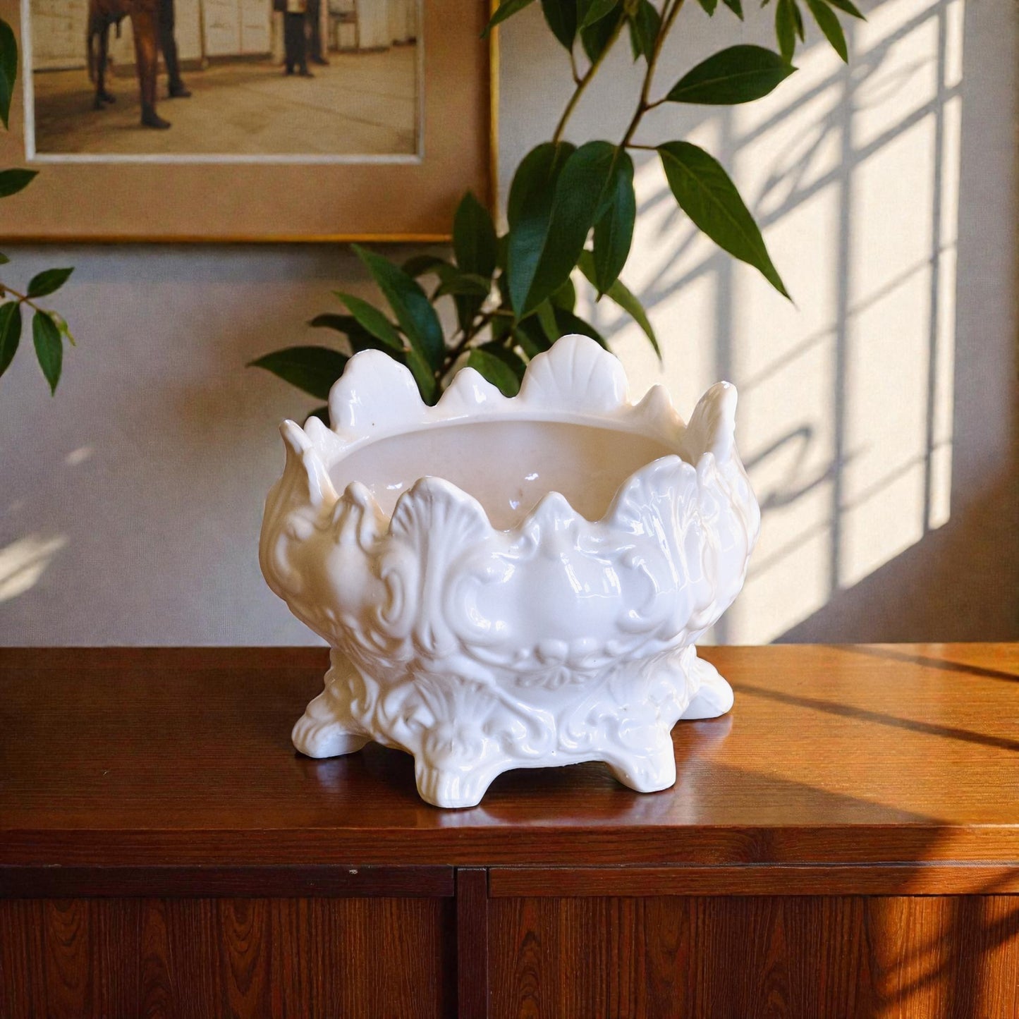 Cache-pot baroque en faïence vernissée