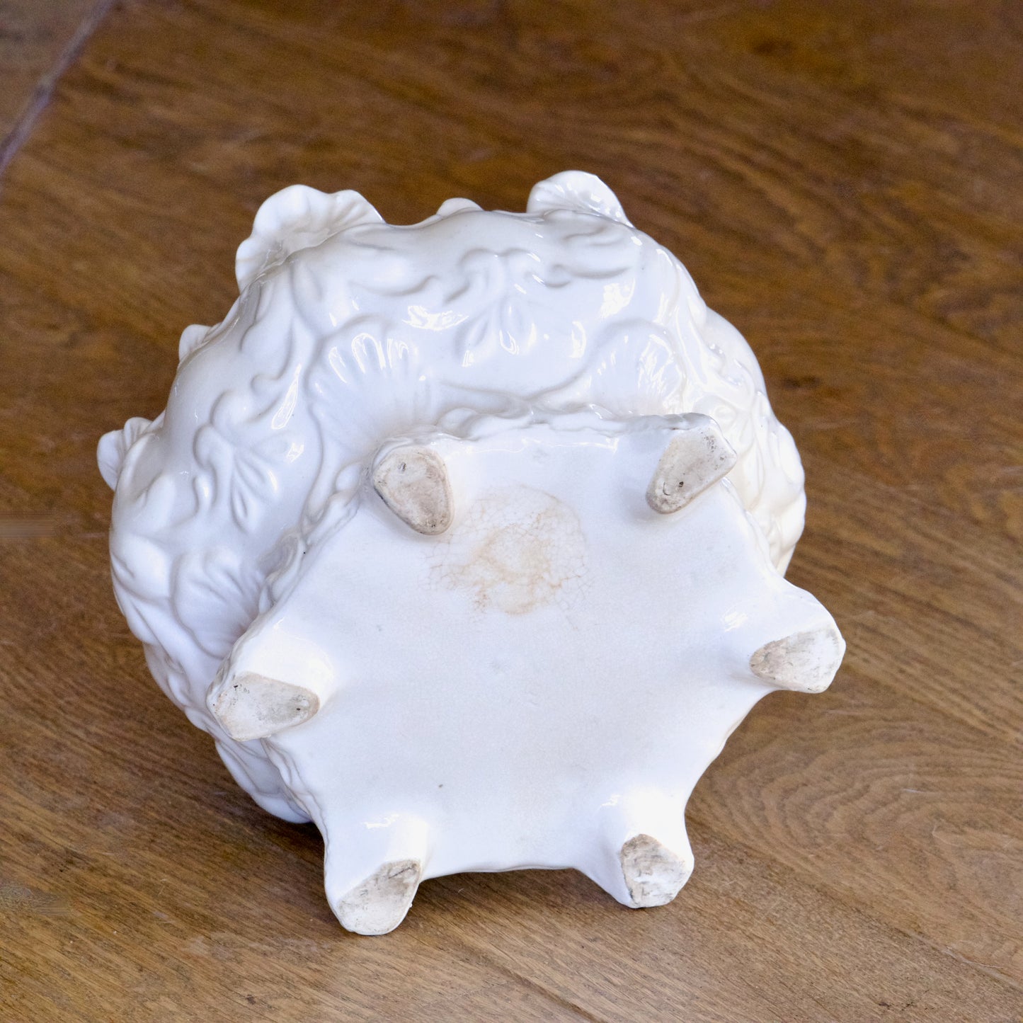 Cache-pot baroque en faïence vernissée