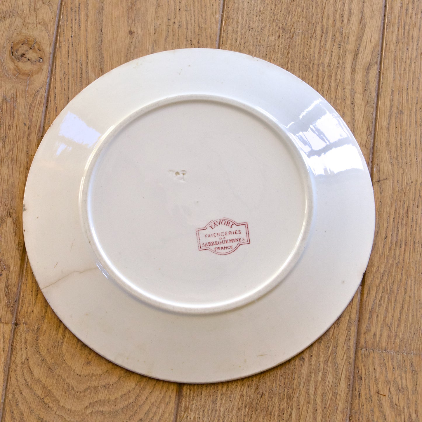 6 assiettes plates XIXe Sarreguemines "Favori" avec défauts
