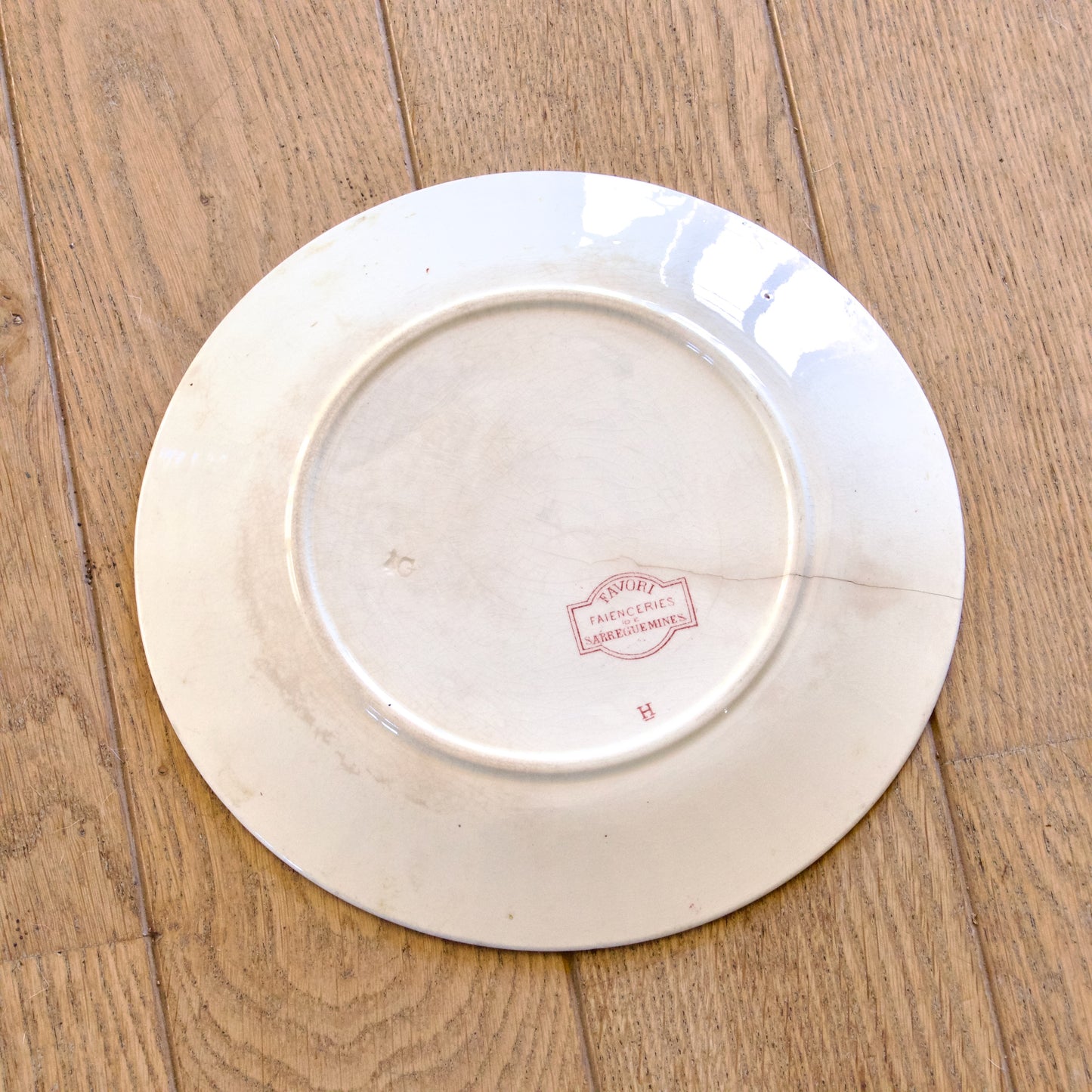 6 assiettes plates XIXe Sarreguemines "Favori" avec défauts