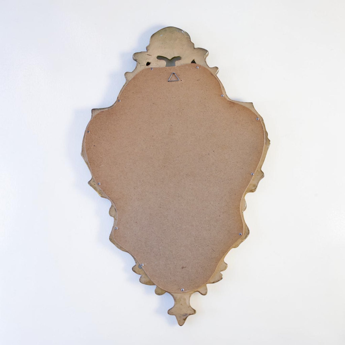Miroir coquille à parcloses en bois doré à la feuille d'or