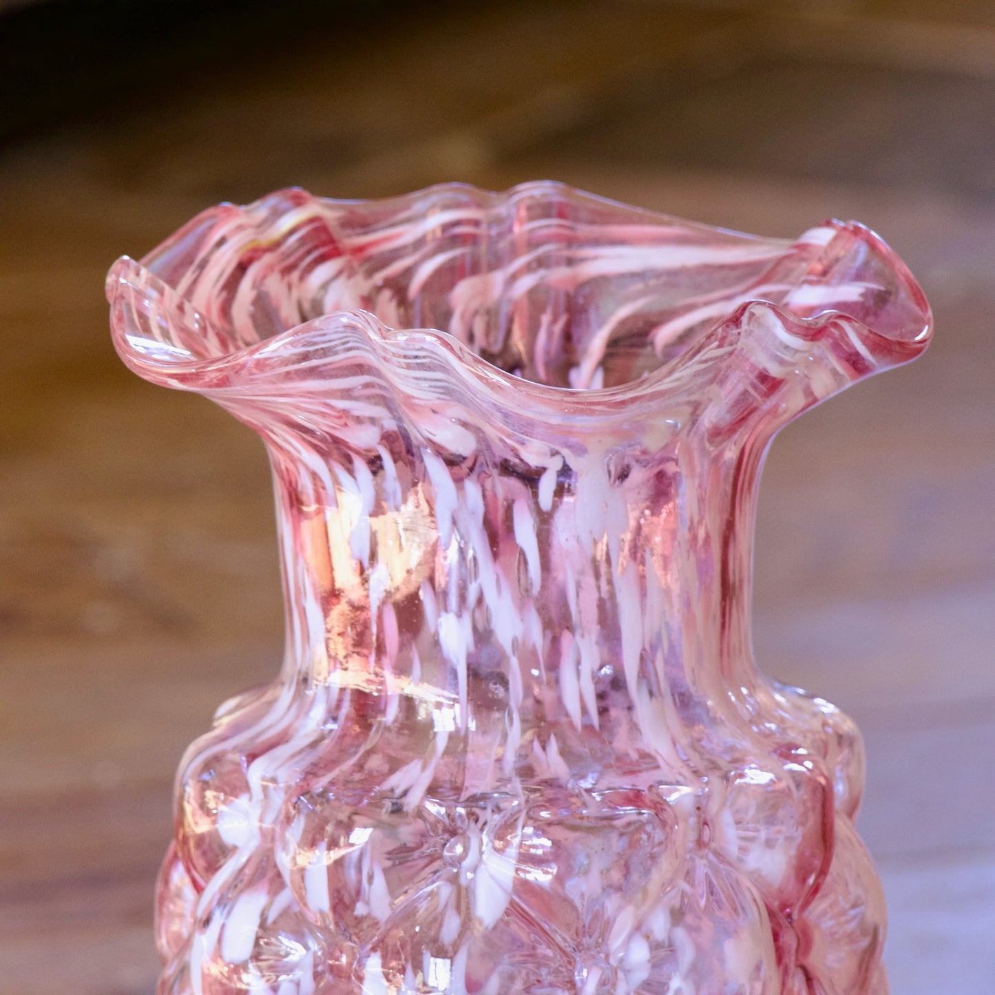 Vase en verre de Clichy soufflé bouche, rose et blanc