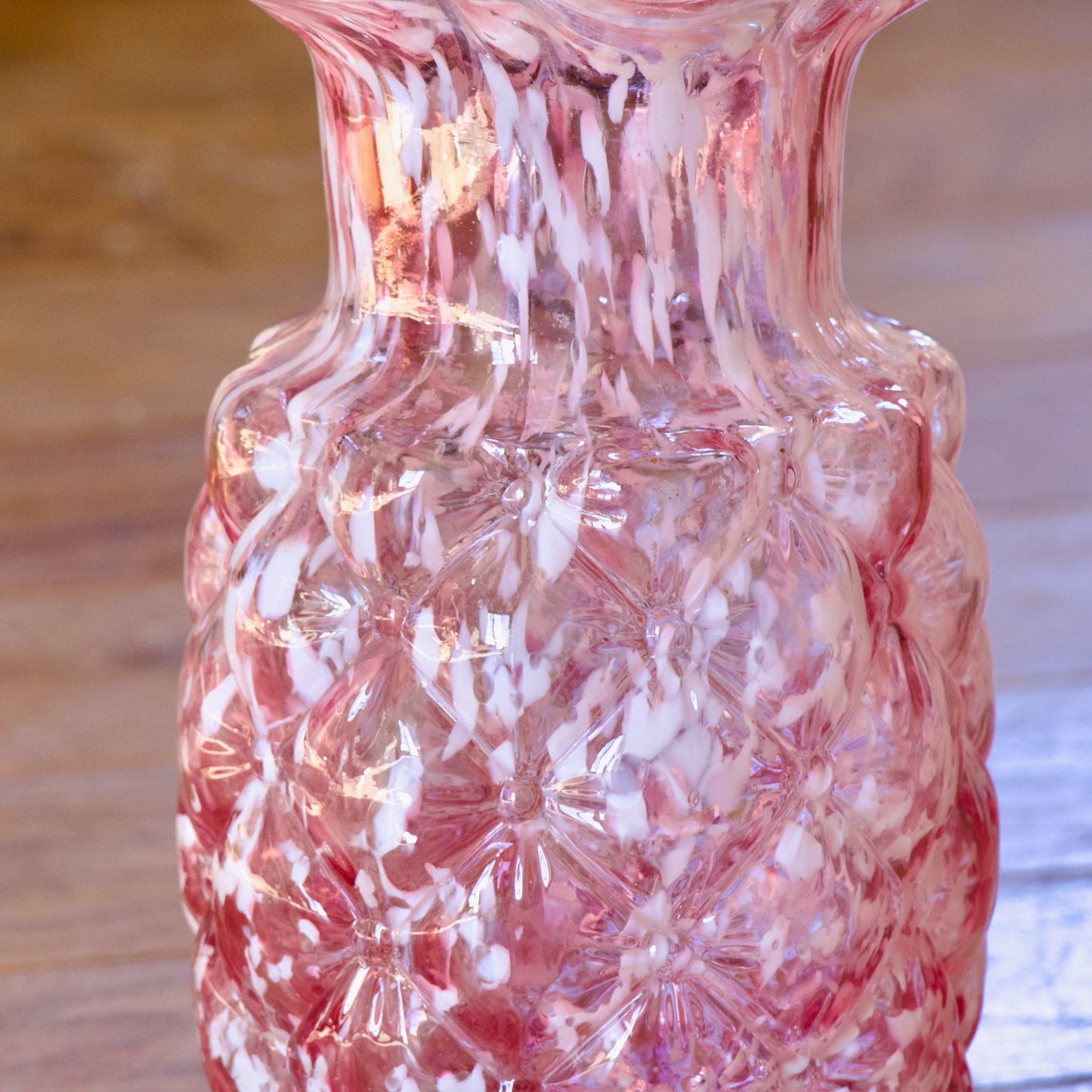 Vase en verre de Clichy soufflé bouche, rose et blanc