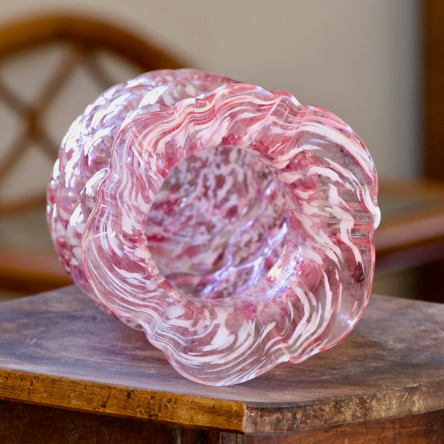 Vase en verre de Clichy soufflé bouche, rose et blanc