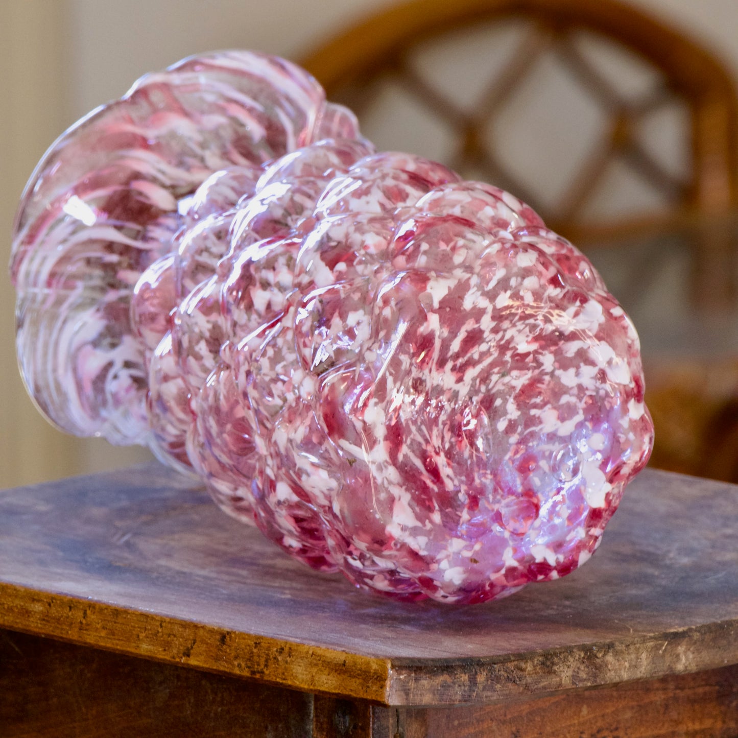 Vase en verre de Clichy soufflé bouche, rose et blanc