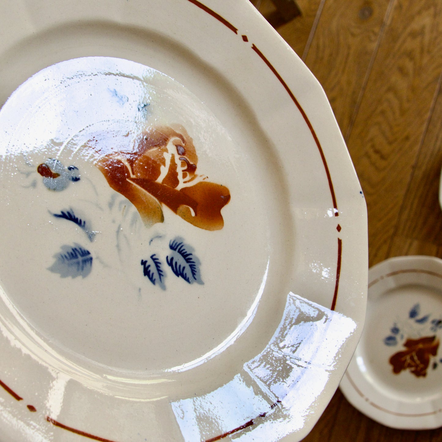 Assiettes plates XIXe Sarreguemines décor de rose