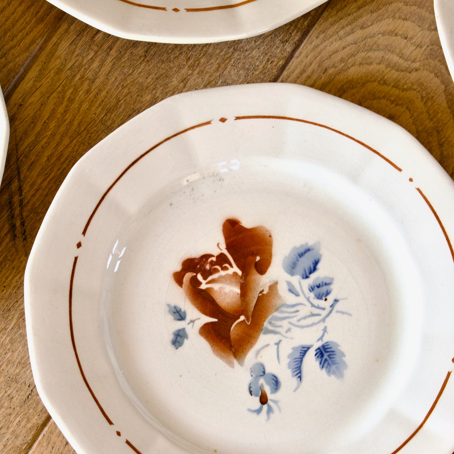 Assiettes plates XIXe Sarreguemines décor de rose