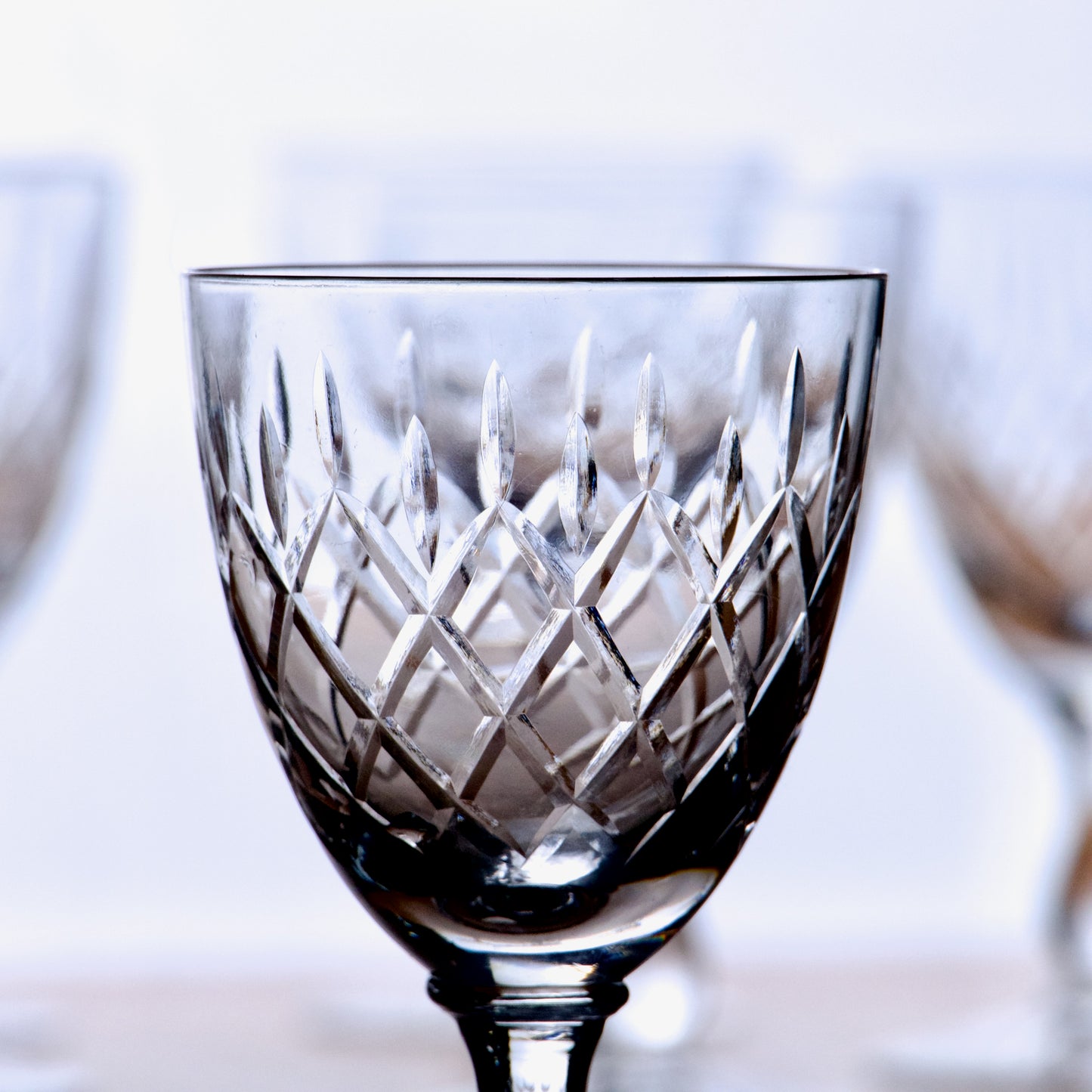 8 verres à vin en cristal maison Orrefors collection "Karolina"