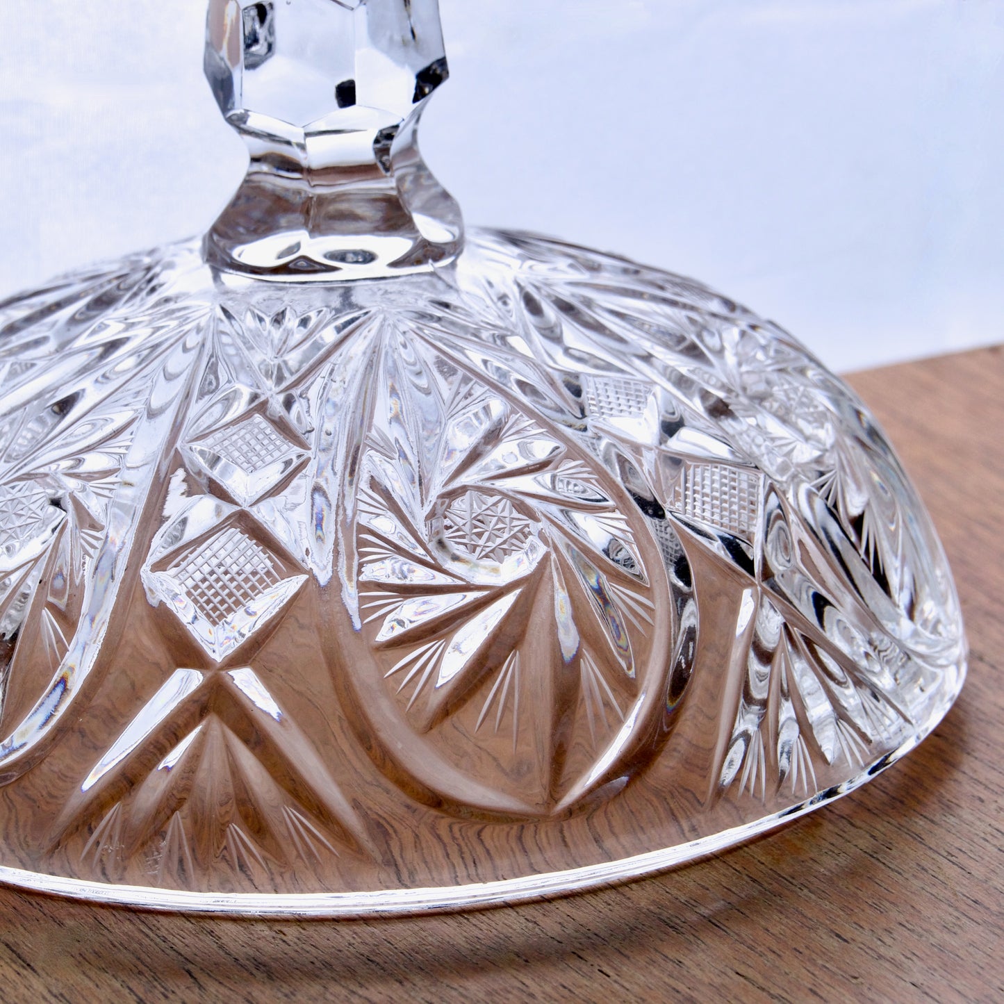 Grande bonbonnière tripode en cristal taillé main