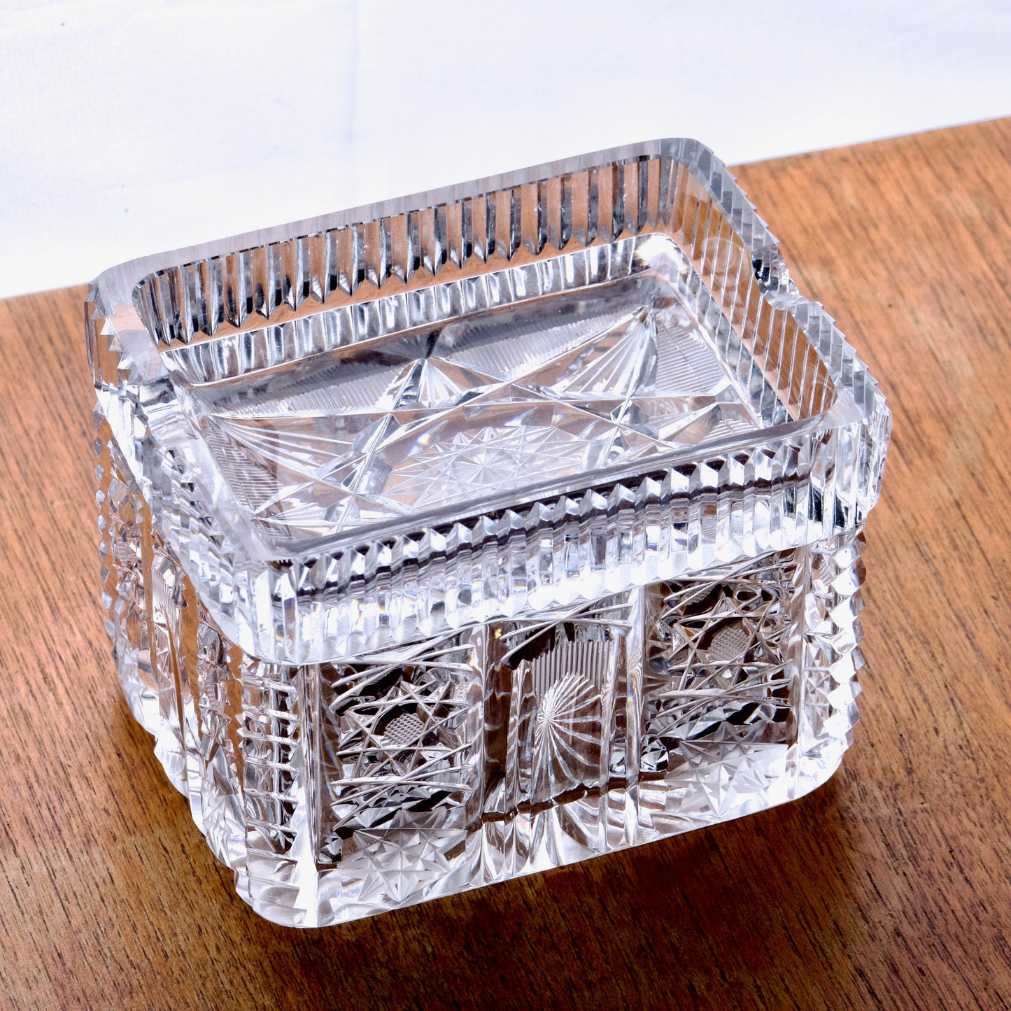 Tabatière / boîte ancienne en cristal