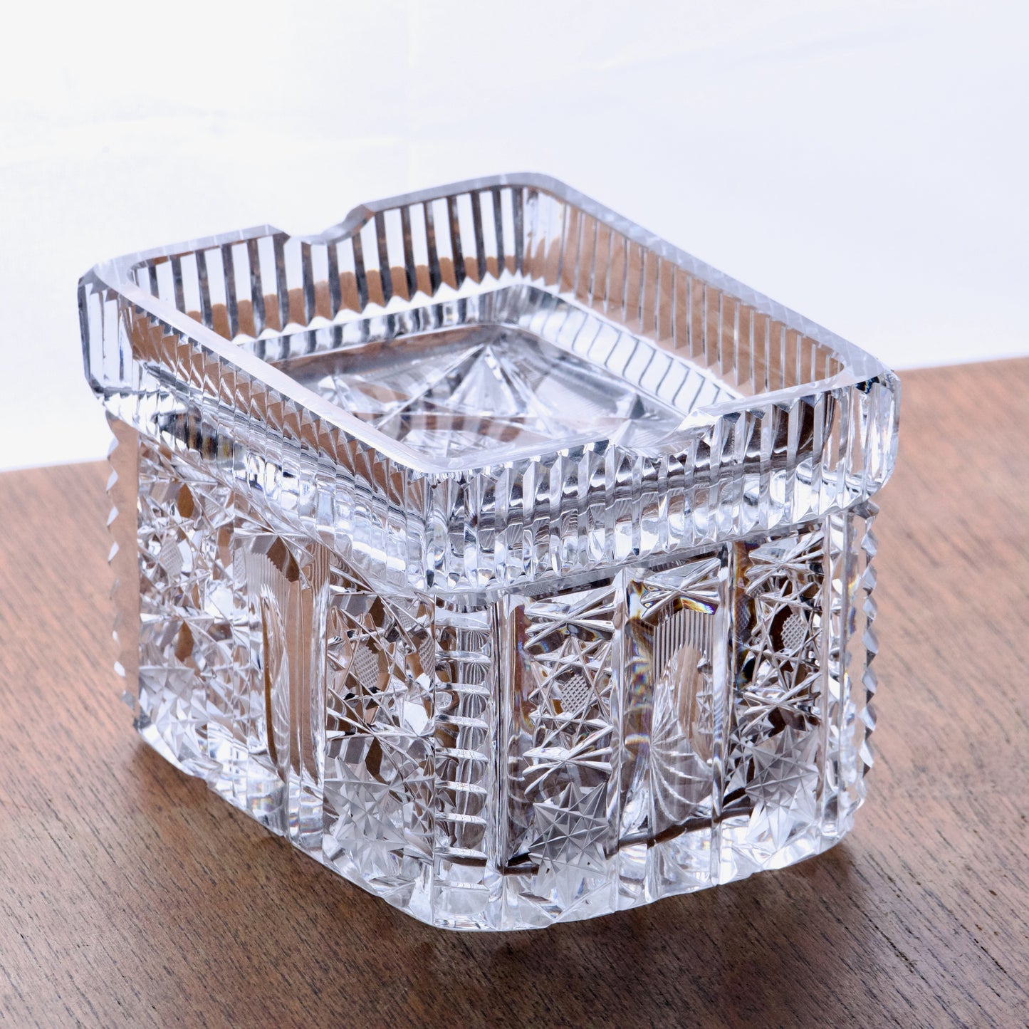 Tabatière / boîte ancienne en cristal