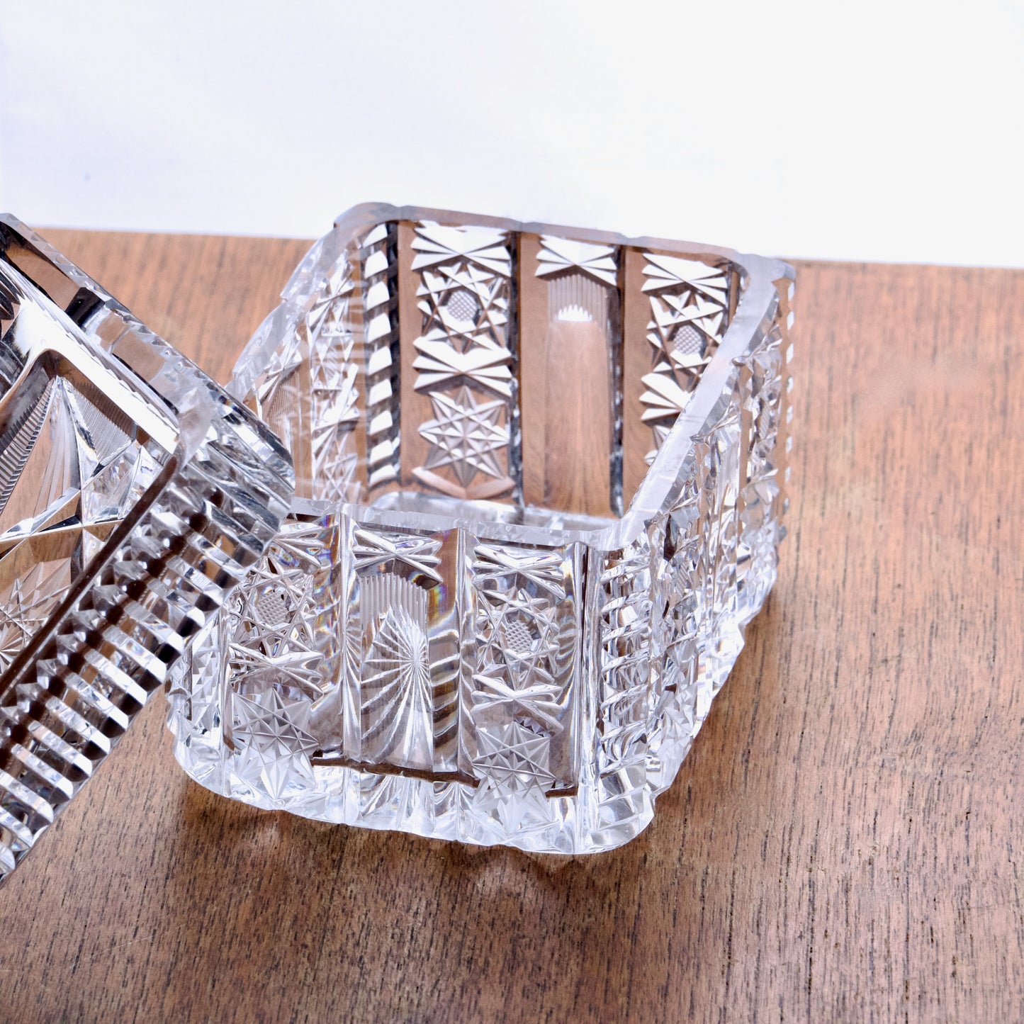 Tabatière / boîte ancienne en cristal