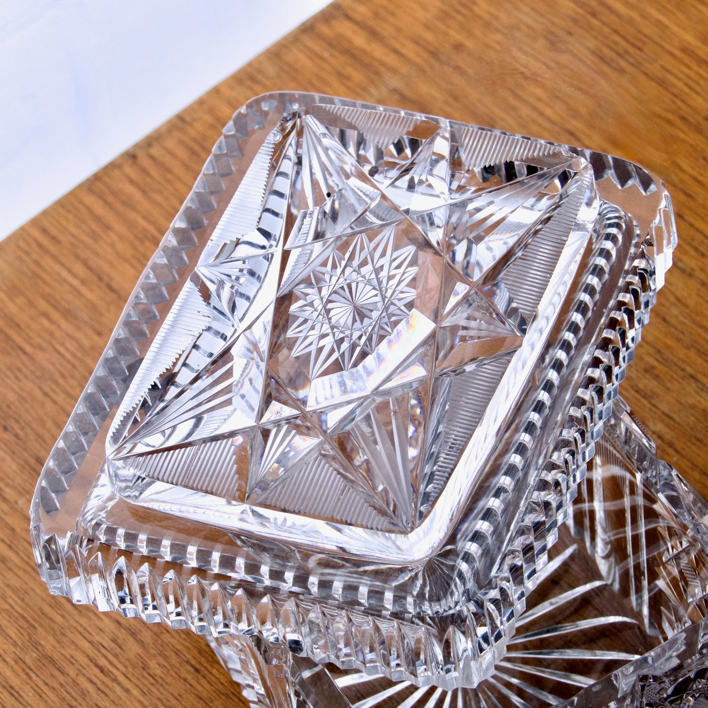 Tabatière / boîte ancienne en cristal