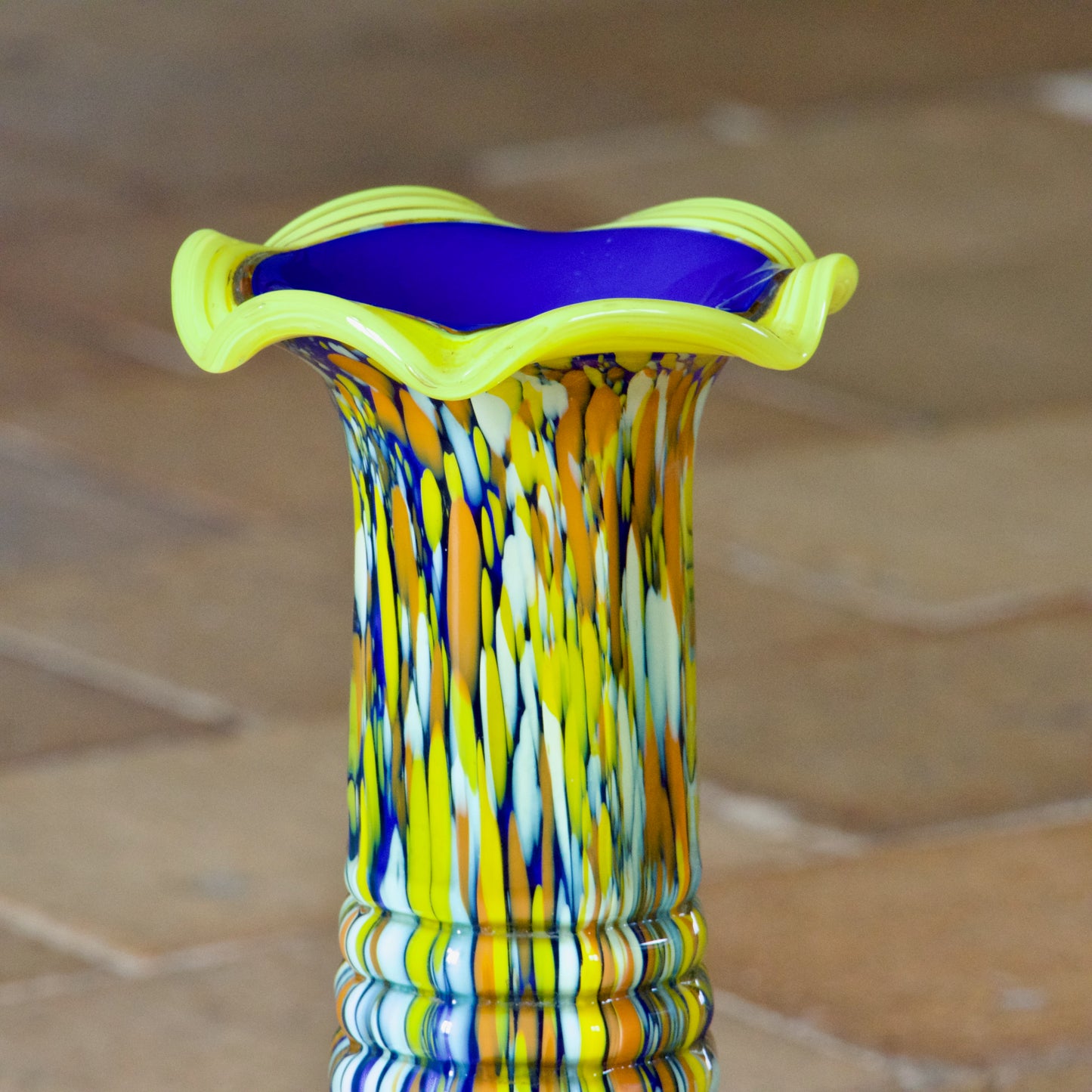 Vase multicolore en verre soufflé bouche de Murano