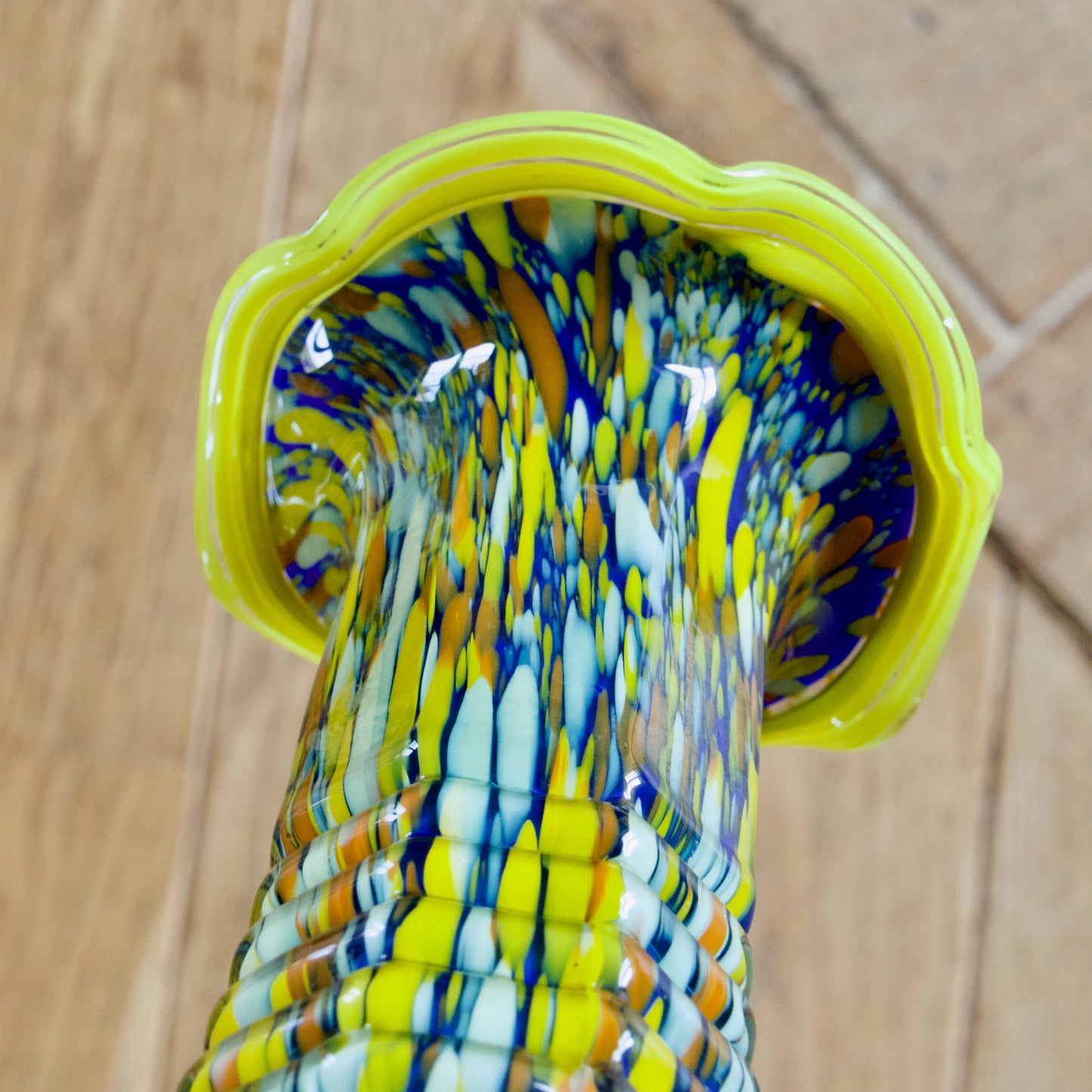 Vase multicolore en verre soufflé bouche de Murano