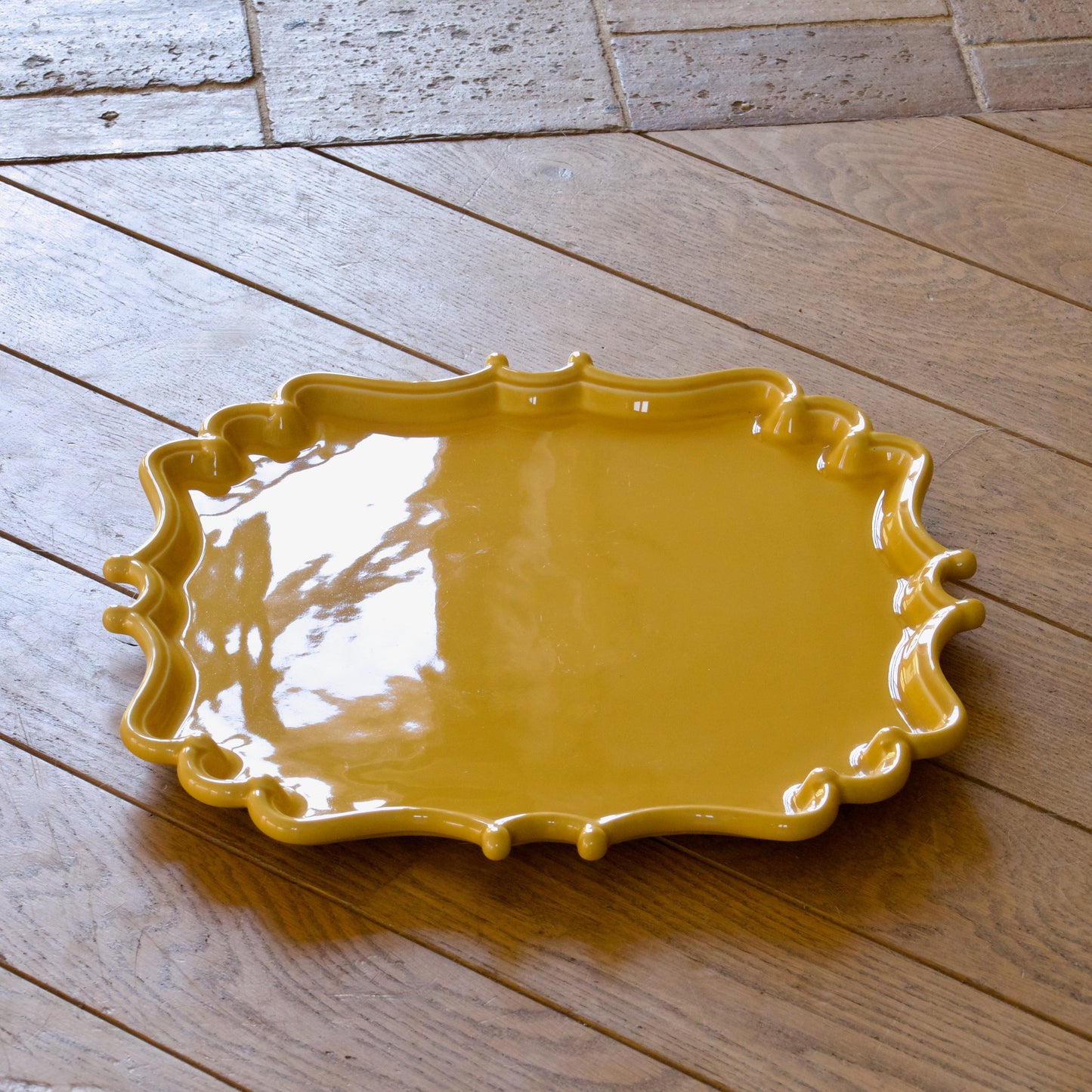 Plateau en faïence festonnée Bordallo Pinheiro