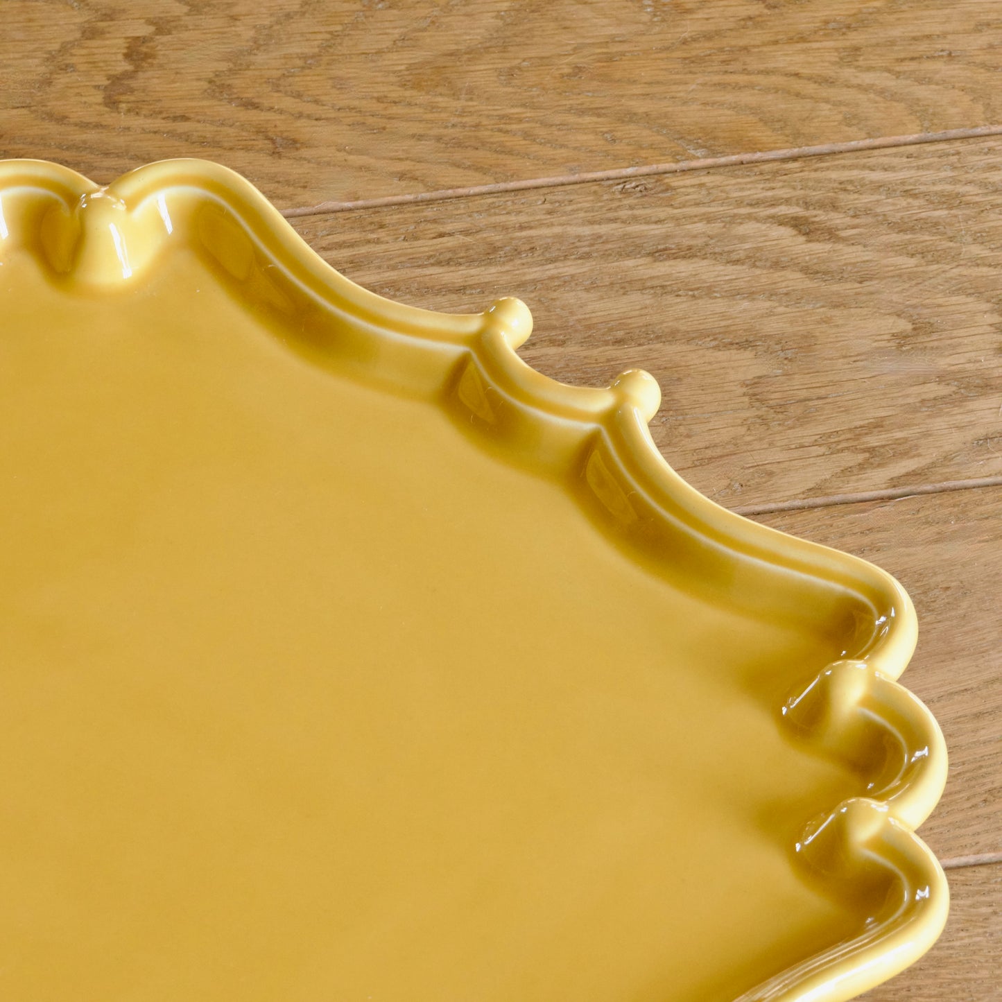 Plateau en faïence festonnée Bordallo Pinheiro