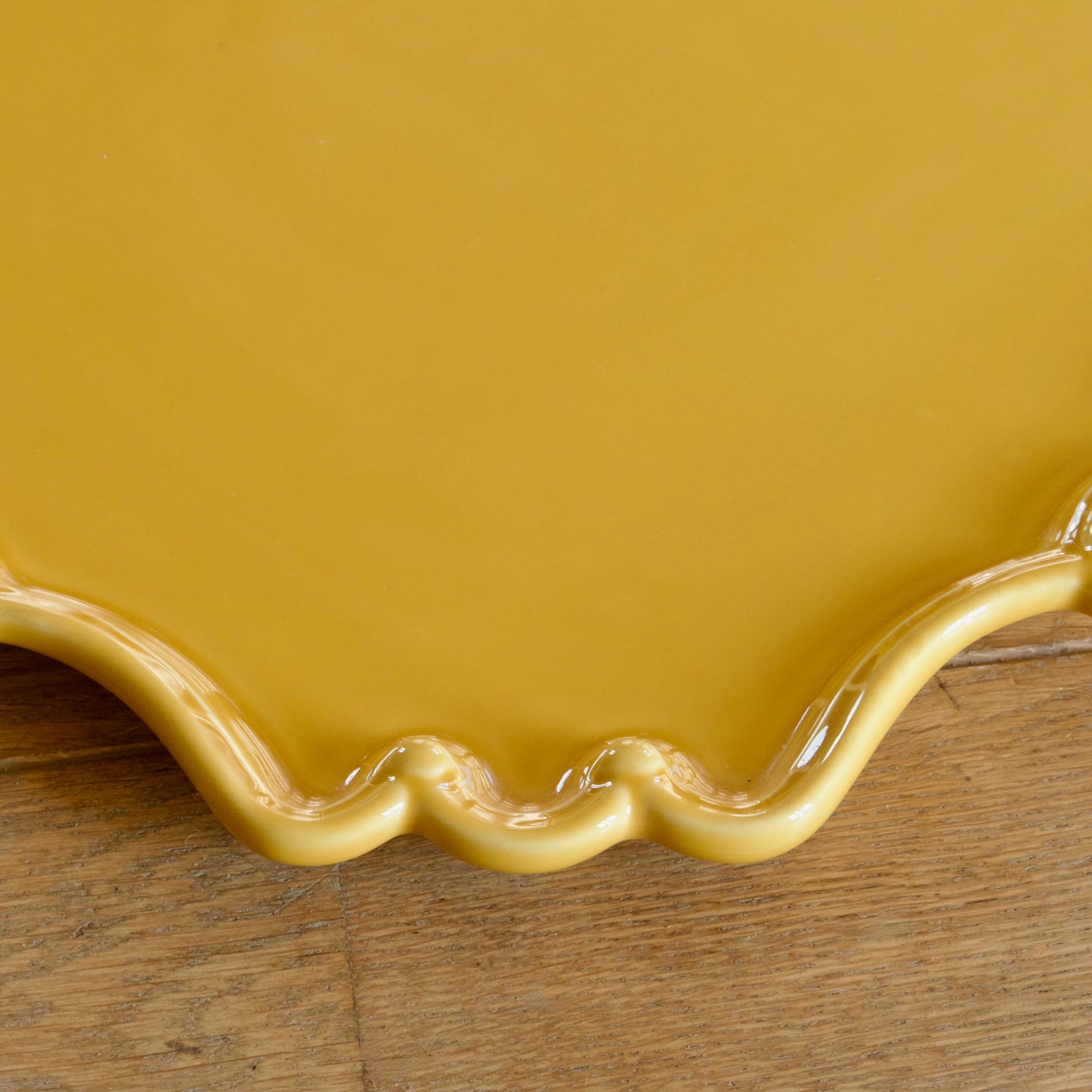 Plateau en faïence festonnée Bordallo Pinheiro