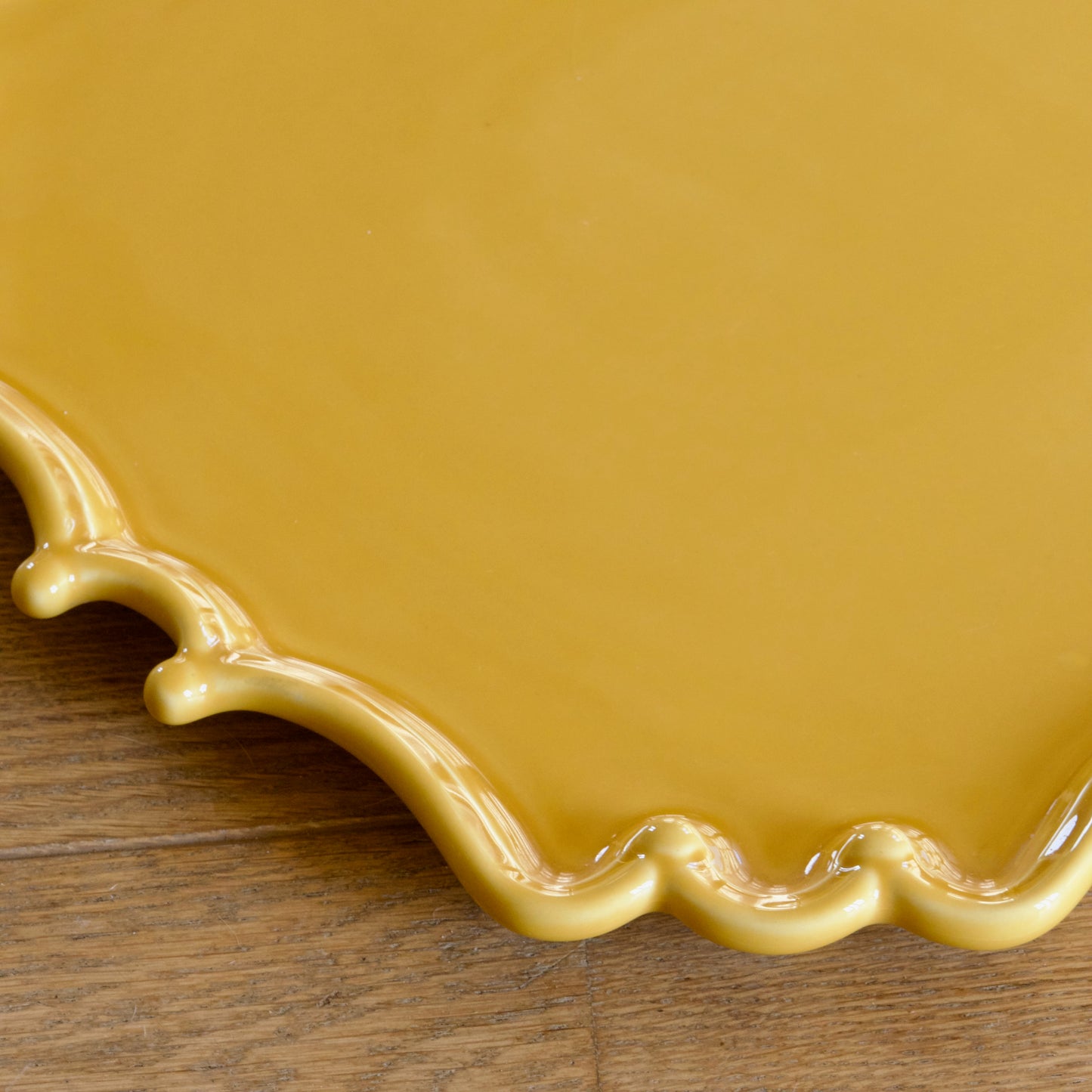 Plateau en faïence festonnée Bordallo Pinheiro