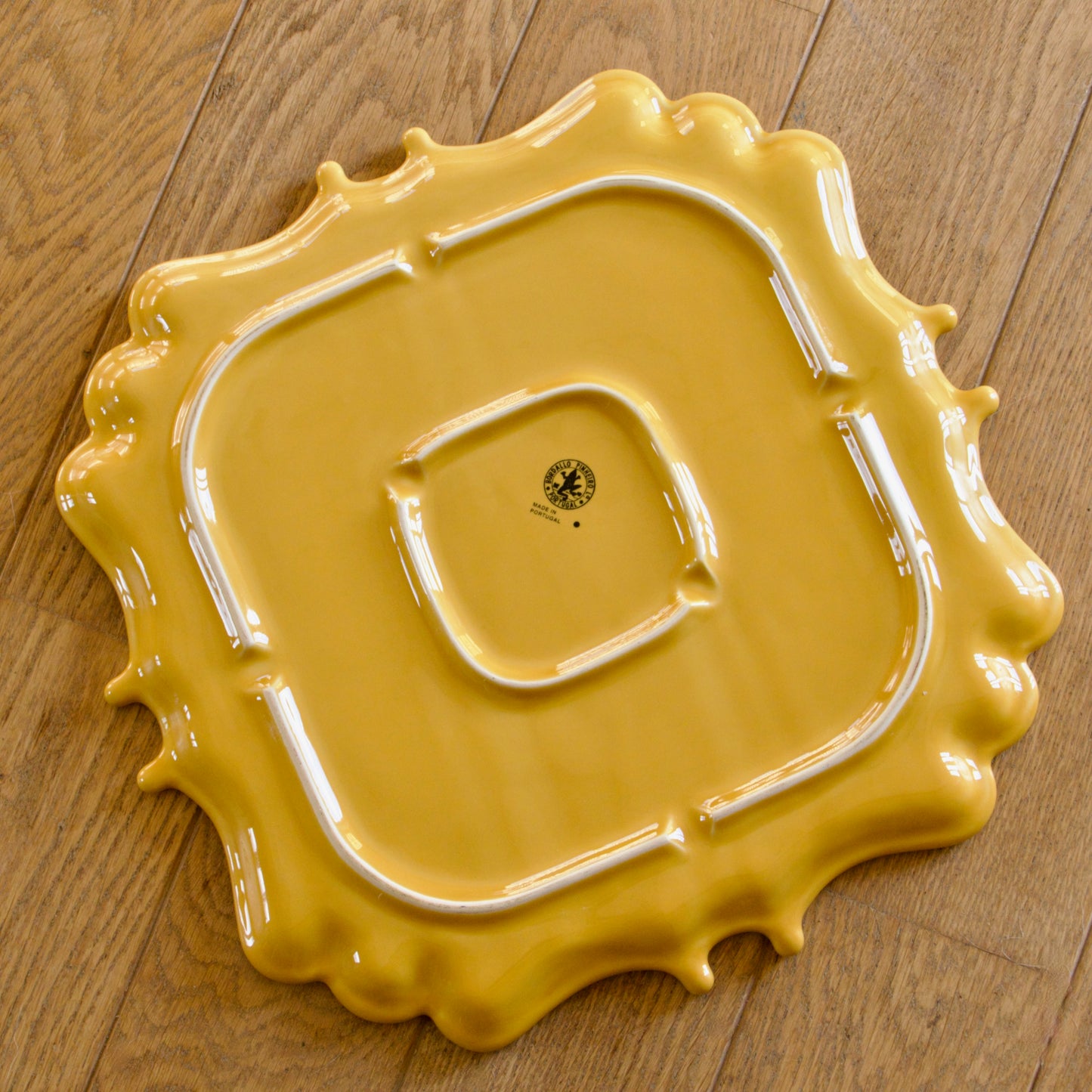 Plateau en faïence festonnée Bordallo Pinheiro