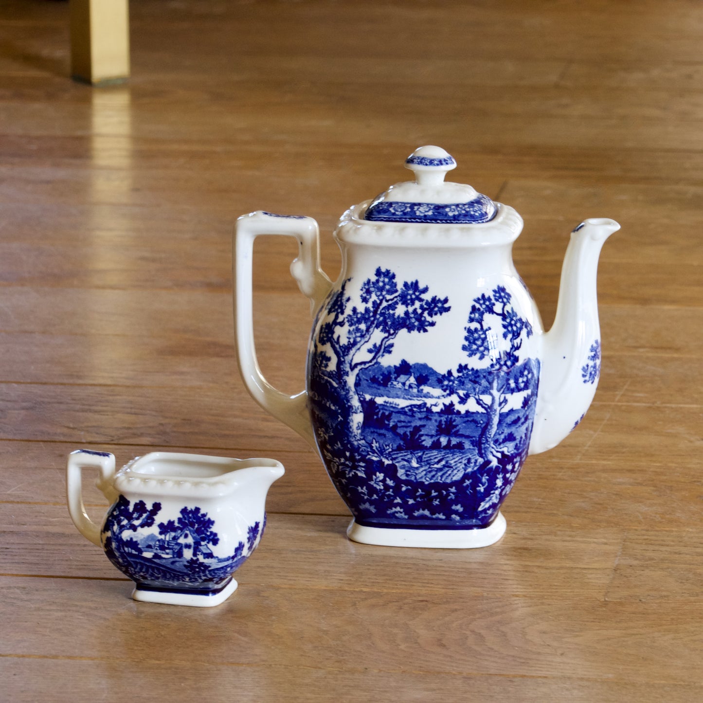 Théière et crémier de 1913 Villeroy & Boch "Rusticana"