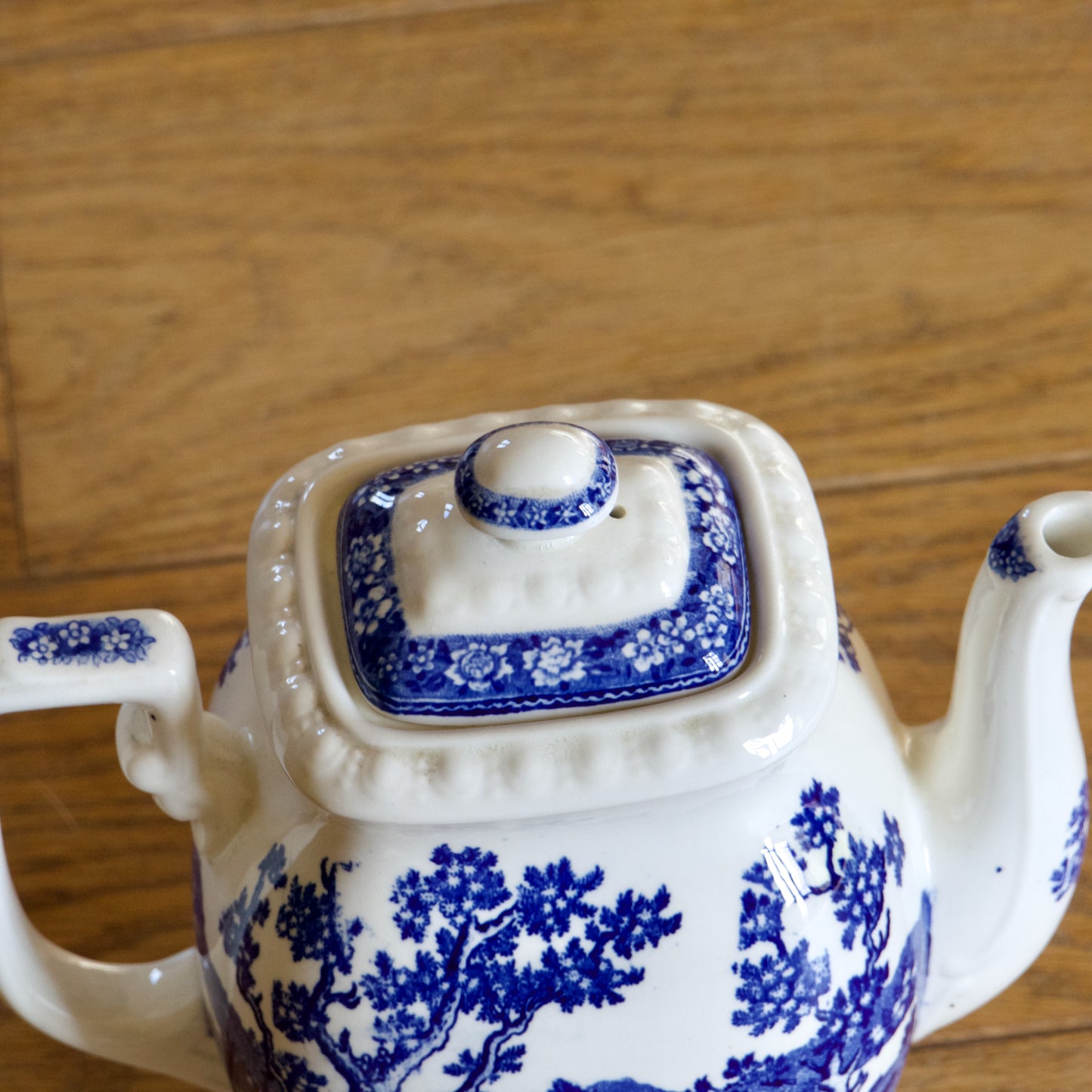 Théière et crémier de 1913 Villeroy & Boch "Rusticana"