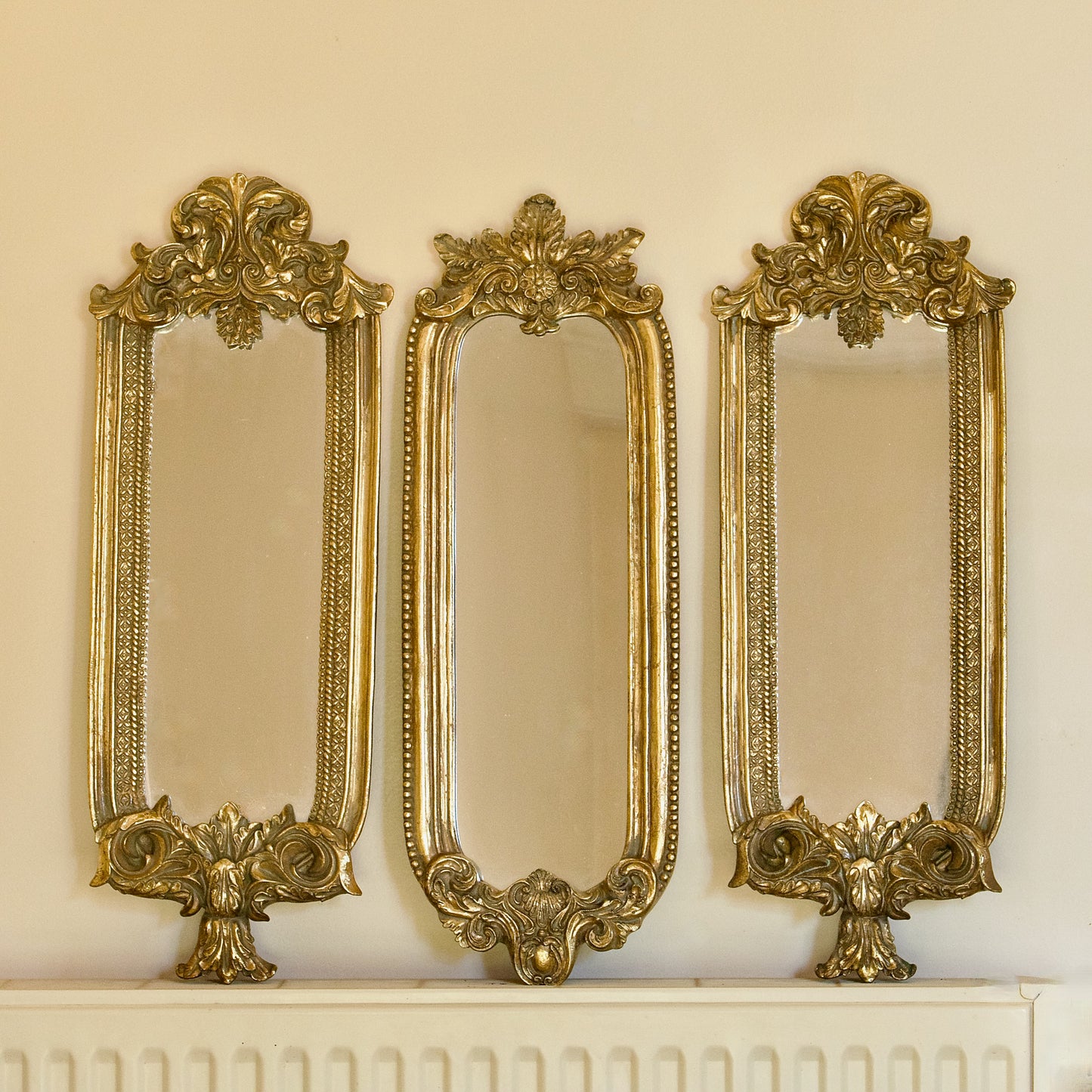 Triptyque de miroirs dorés baroques