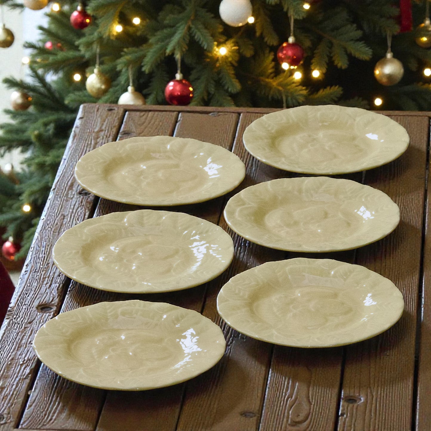 6 assiettes en barbotine fraises jaunes signées Genevieve Lethu