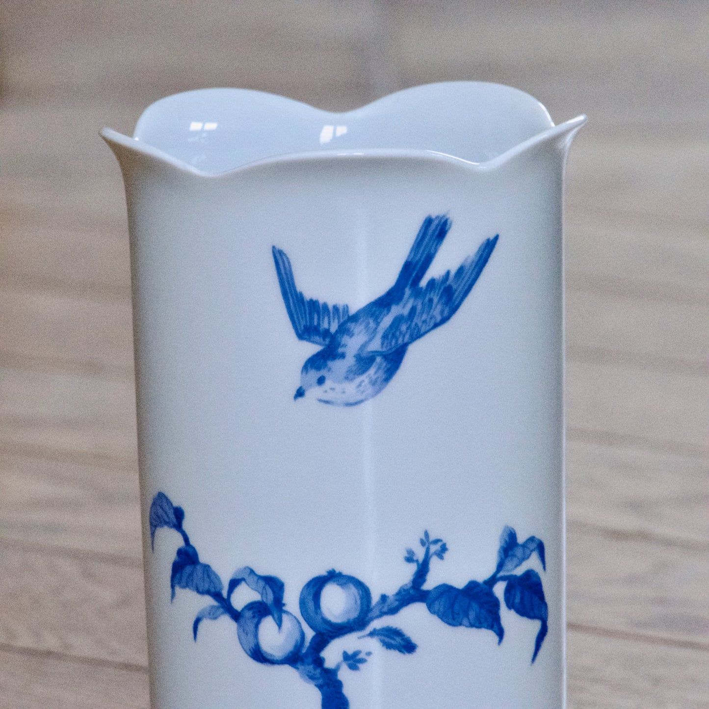 Vase en porcelaine Royal Limoges oiseau bleu