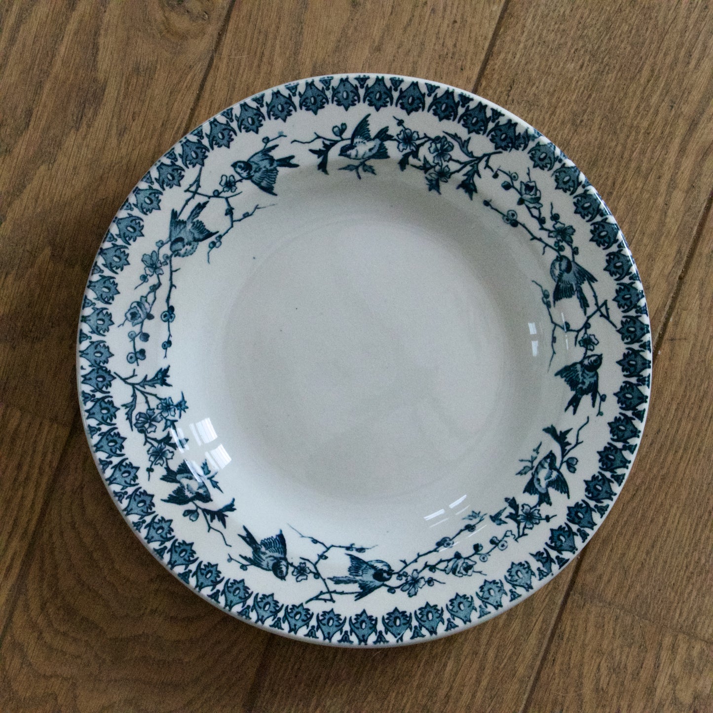 Trio d'assiettes XIXe Choisy-le-Roi "Lyonnais" aux oiseaux - terre de fer