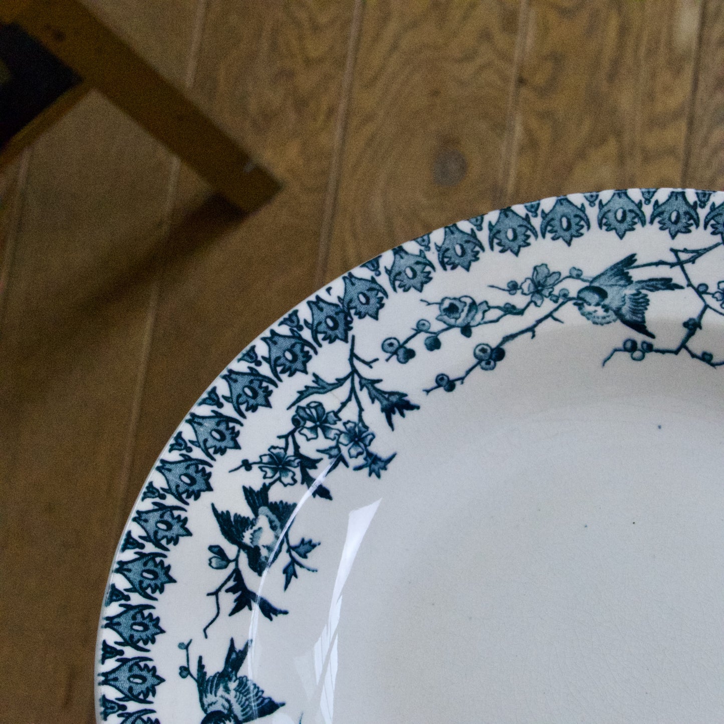Trio d'assiettes XIXe Choisy-le-Roi "Lyonnais" aux oiseaux - terre de fer